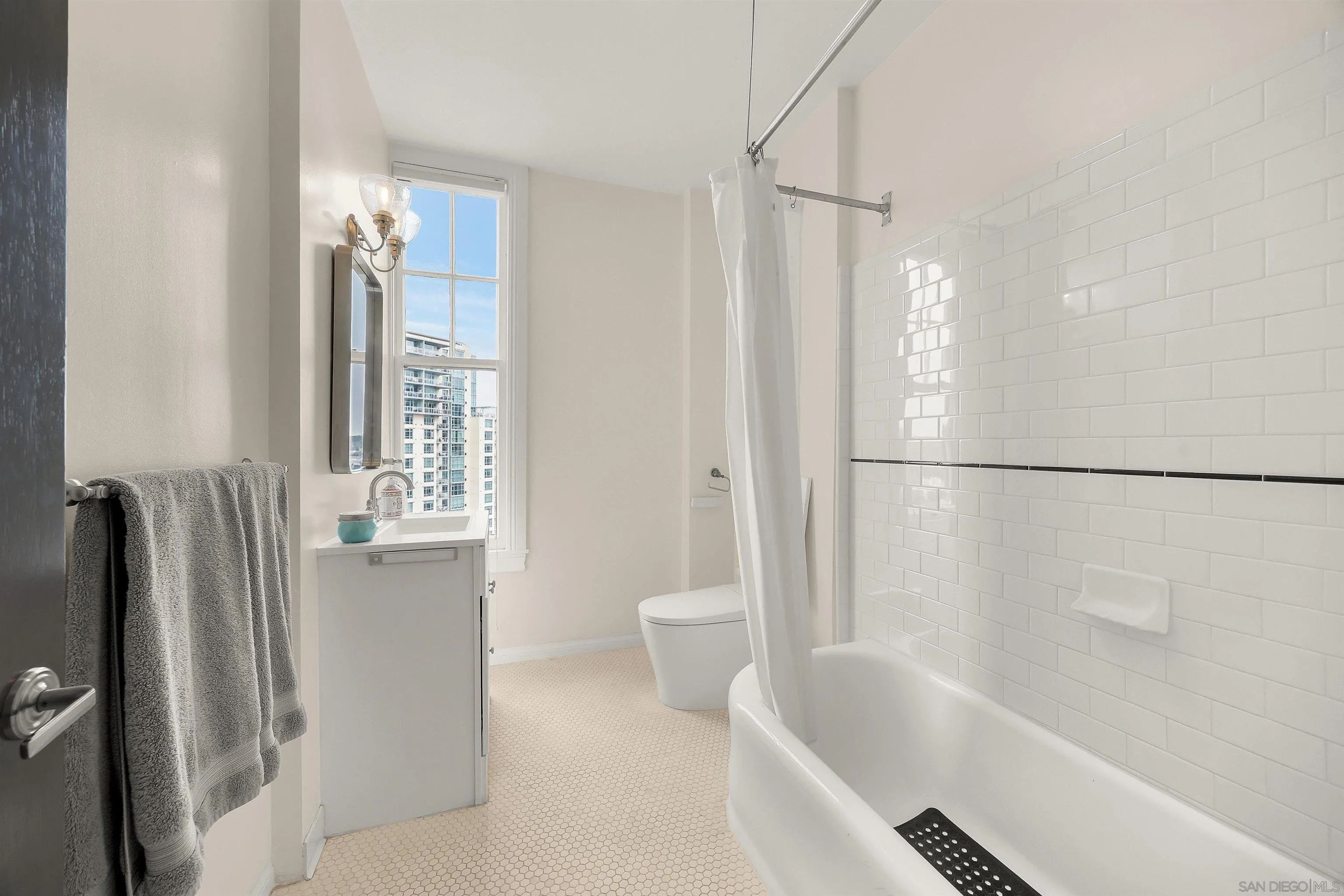 https://cdn.realtyfeed.com/cdn/127/260013655/479a05946558e3a509307701aa9cab01.webp