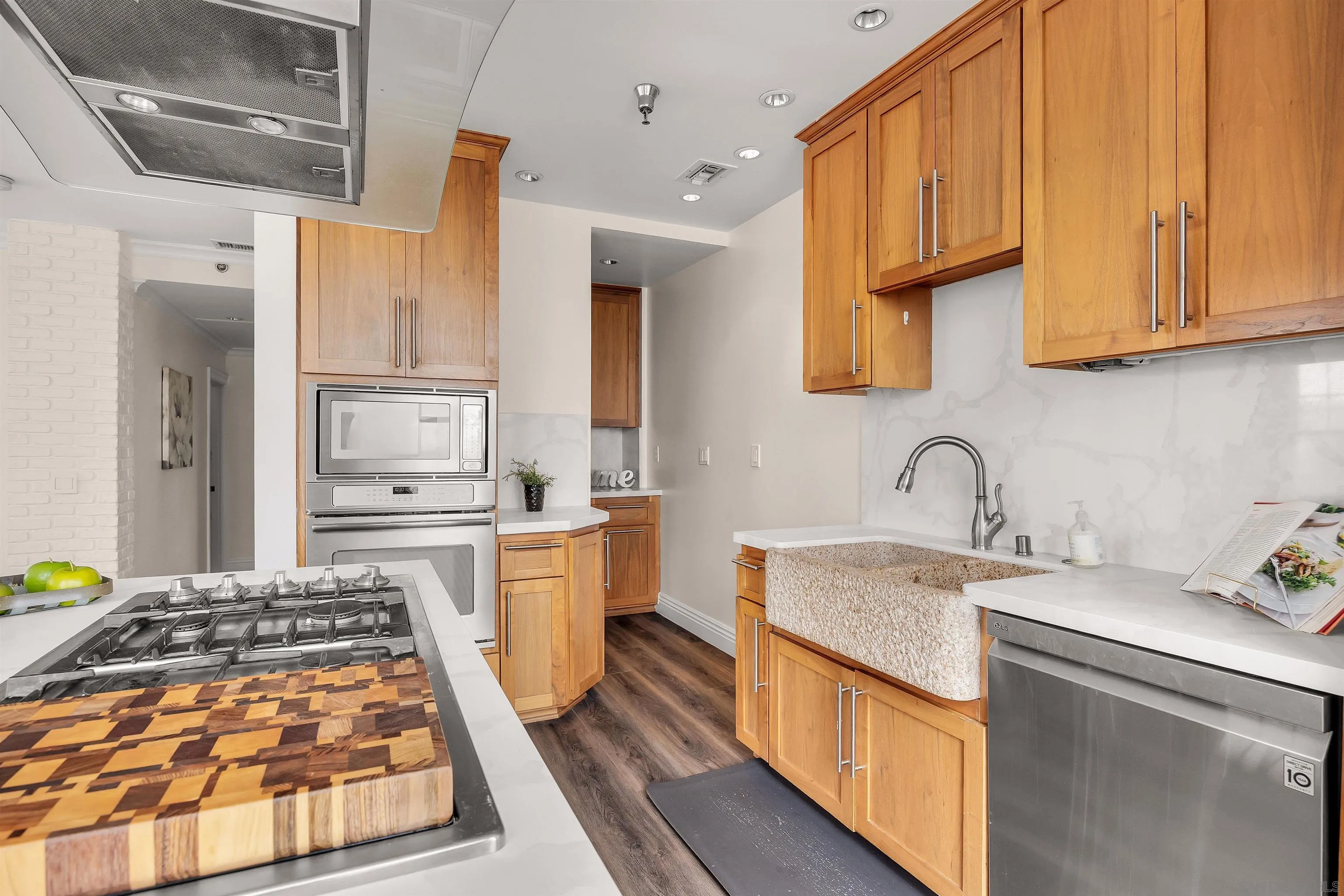 https://cdn.realtyfeed.com/cdn/127/260013655/d706931eb4fec02fd4a8bc10cbd19164.webp