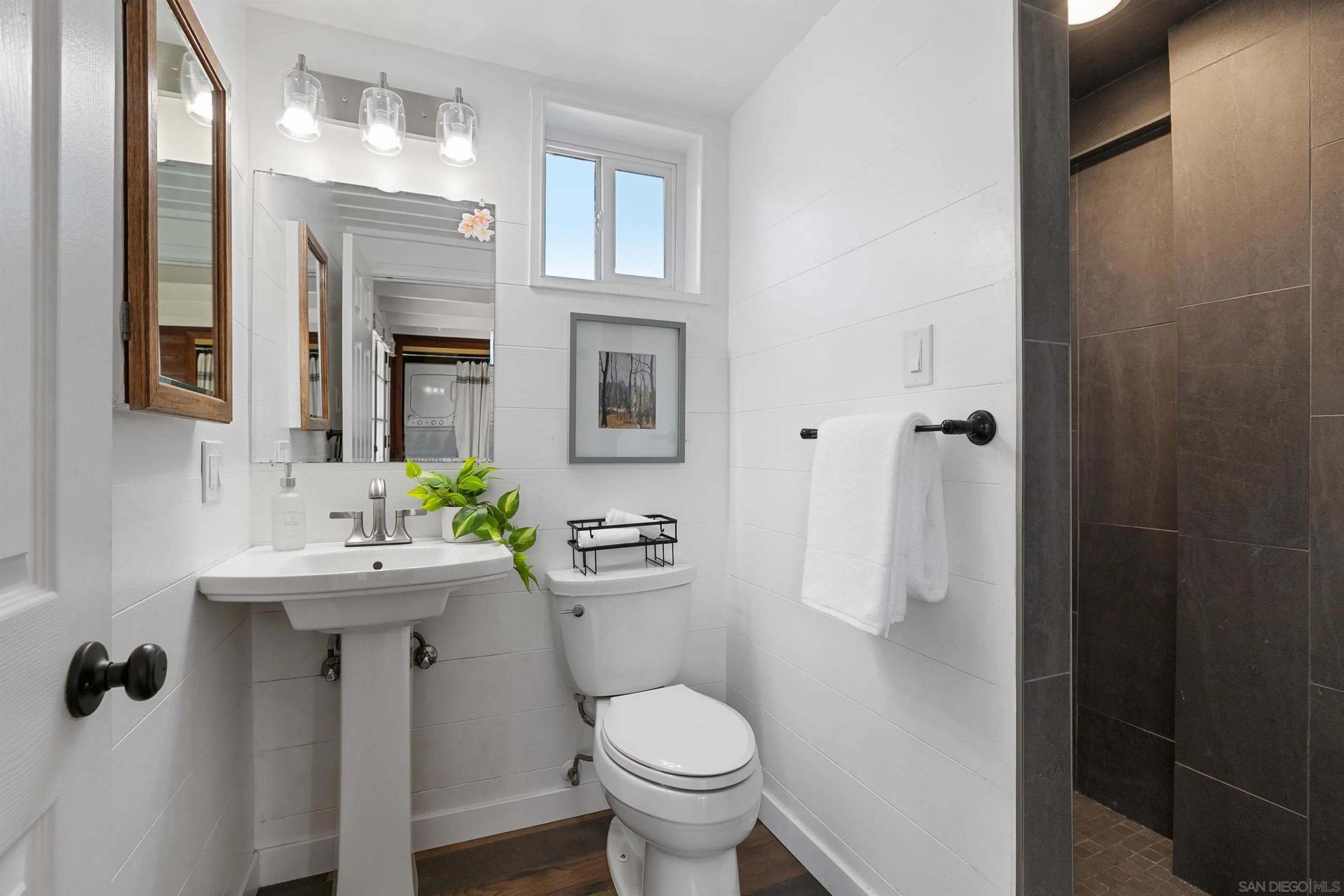 https://cdn.realtyfeed.com/cdn/127/260013660/01cc8f418280d8f37cc759769cd84e84.webp