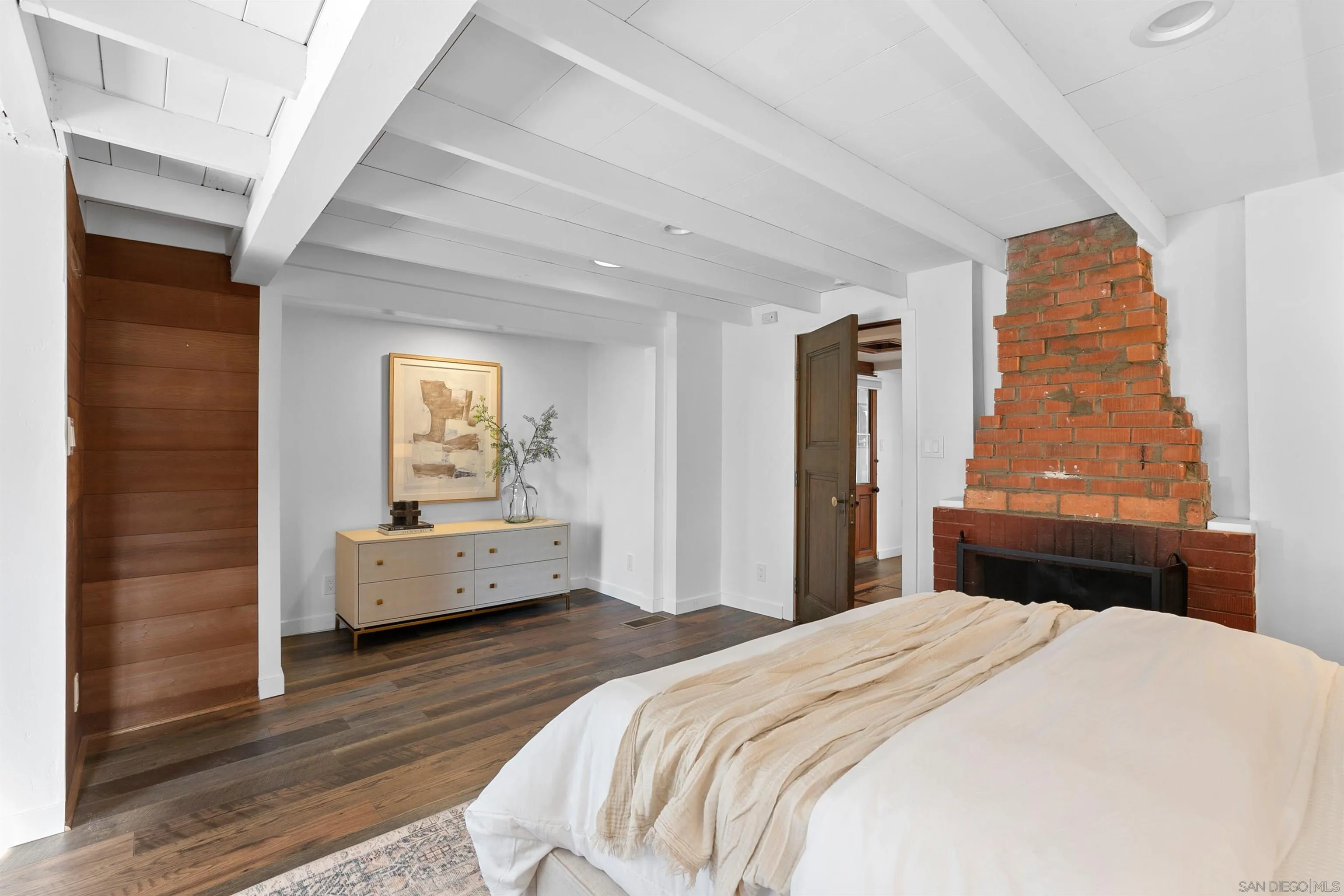 https://cdn.realtyfeed.com/cdn/127/260013660/2d7220f7c5b23e6190518a86cd4fdd3d.webp