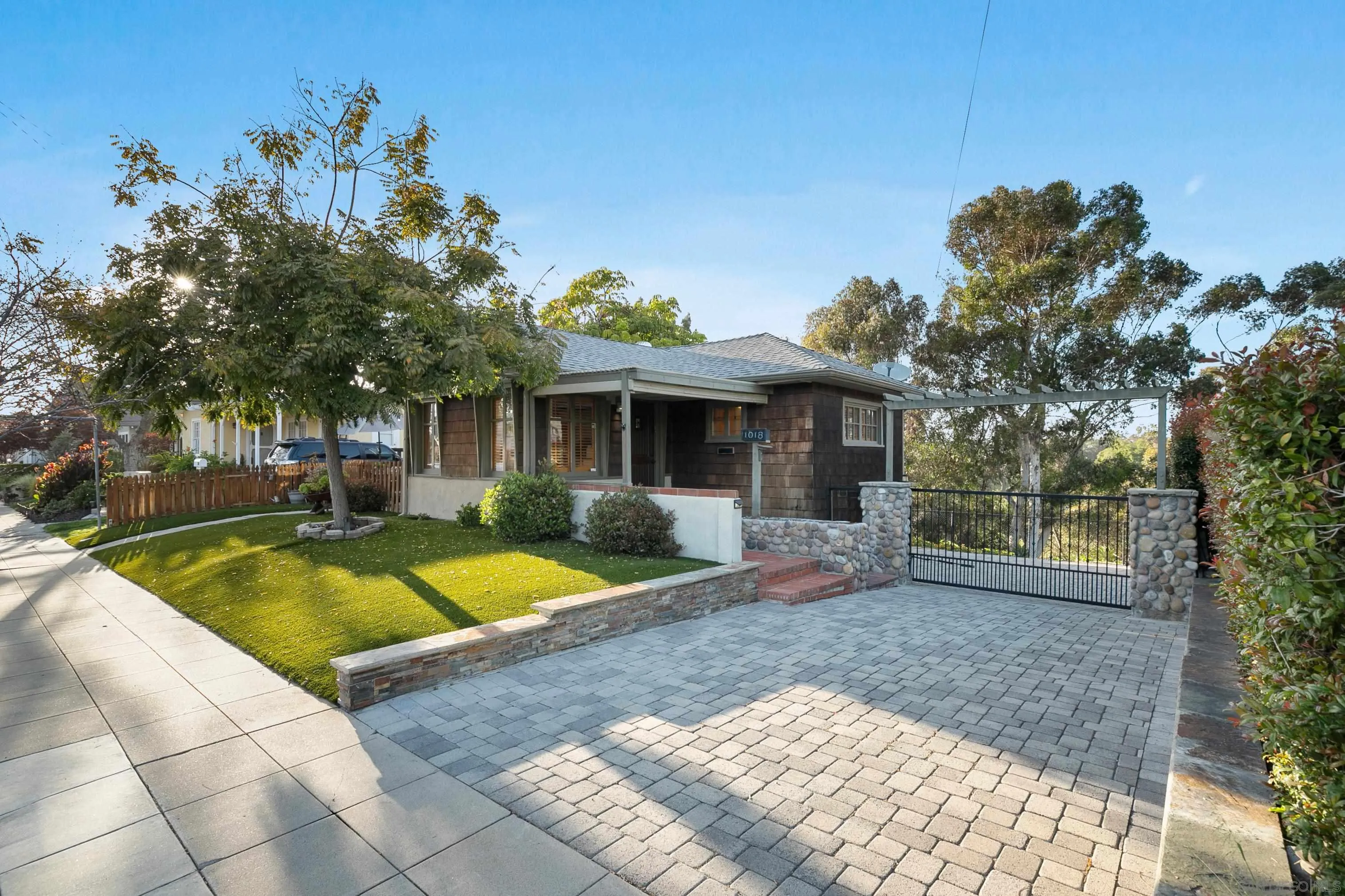 https://cdn.realtyfeed.com/cdn/127/260013660/7a25ccad1bc7a0077bae845765b506a9.webp