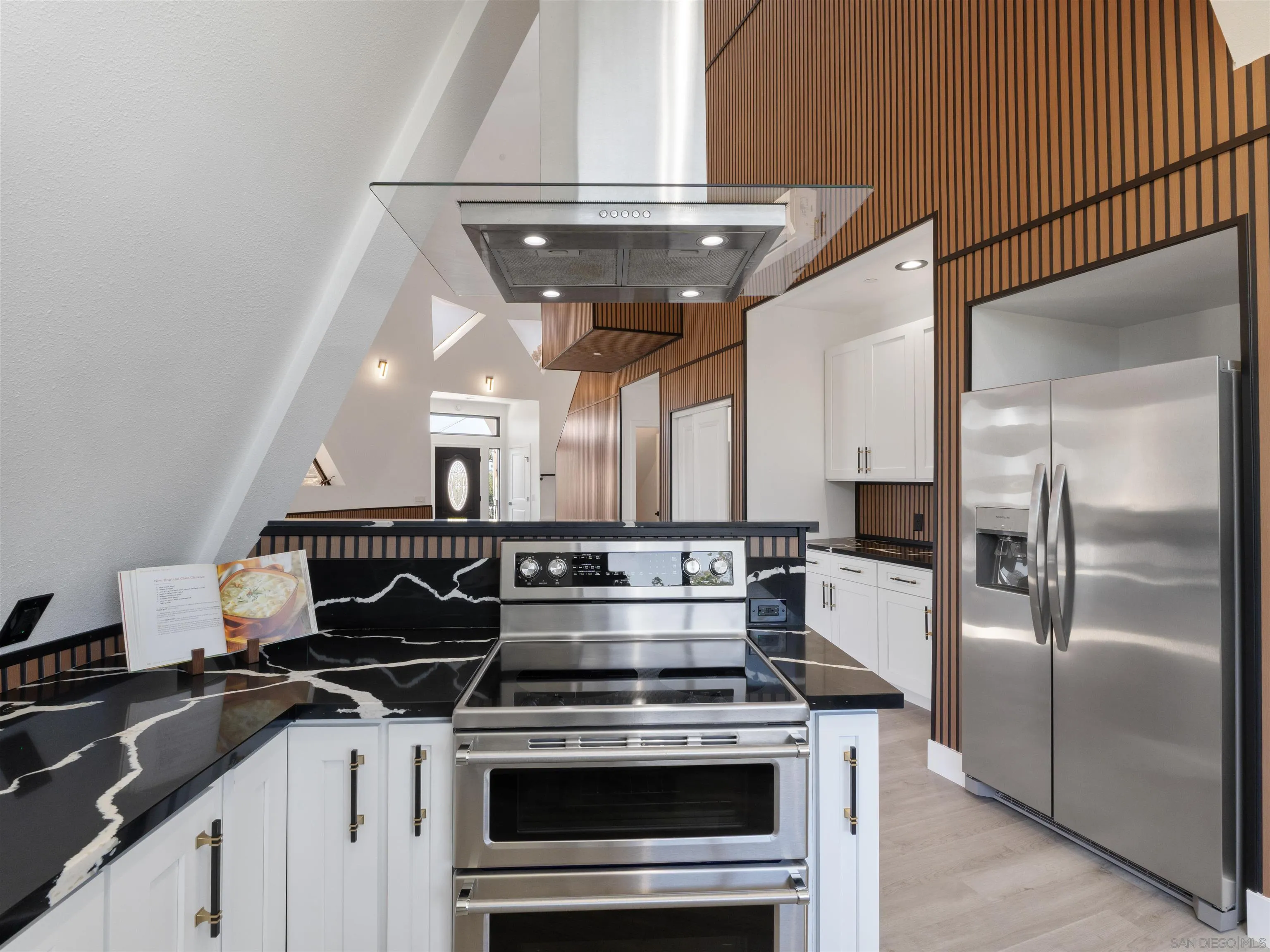 https://cdn.realtyfeed.com/cdn/127/260013664/35357451be637f77b008e3e8132fb0c5.webp