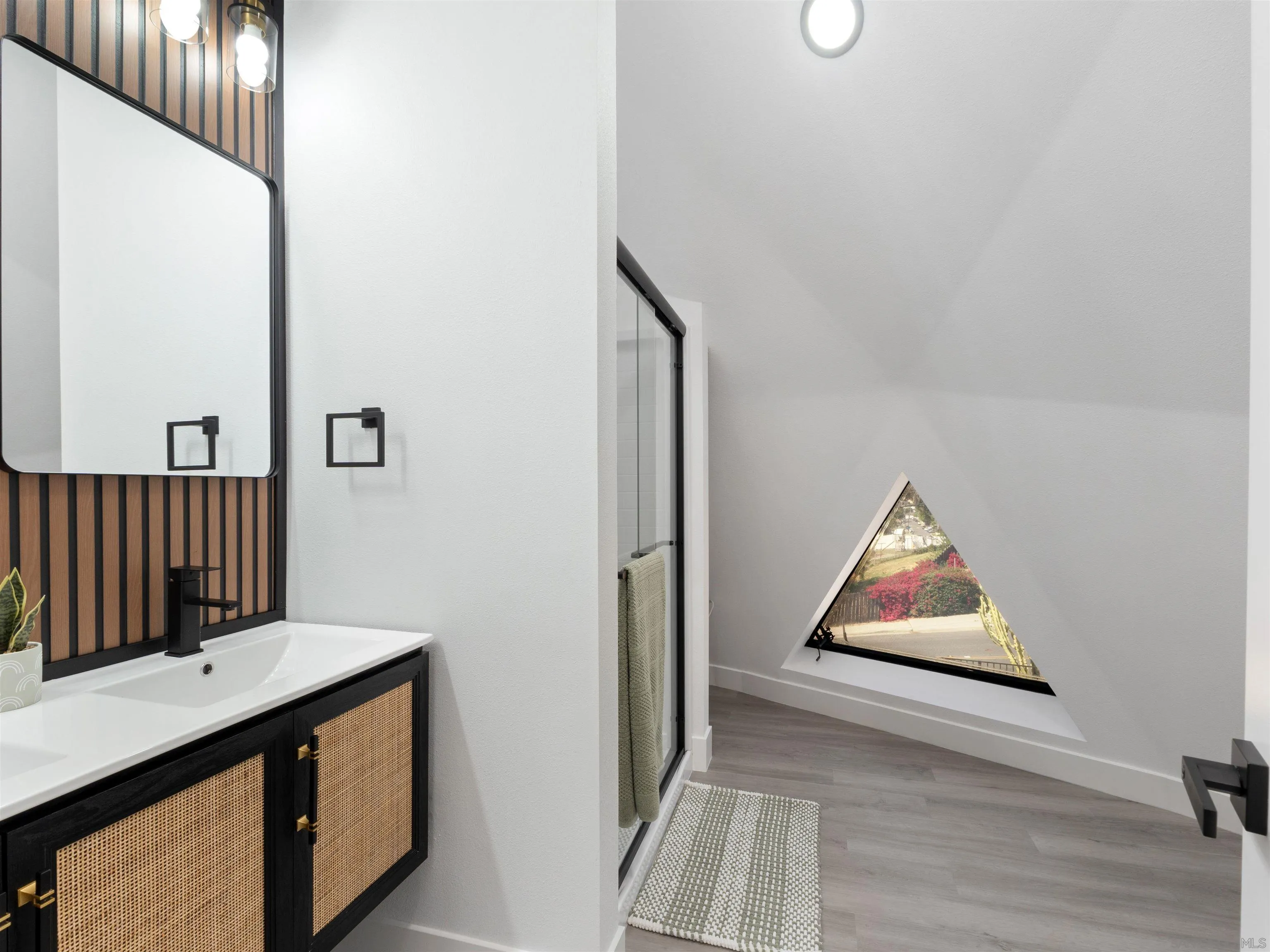 https://cdn.realtyfeed.com/cdn/127/260013664/409006d57b27f06010318b5756e817ec.webp