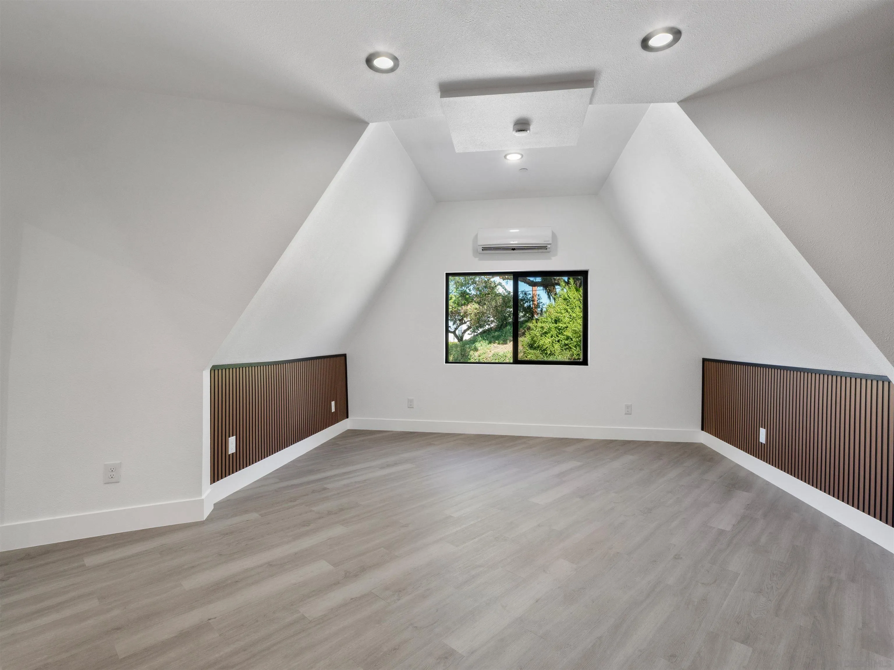 https://cdn.realtyfeed.com/cdn/127/260013664/49f9612015ecf13f48977a125c1281de.webp