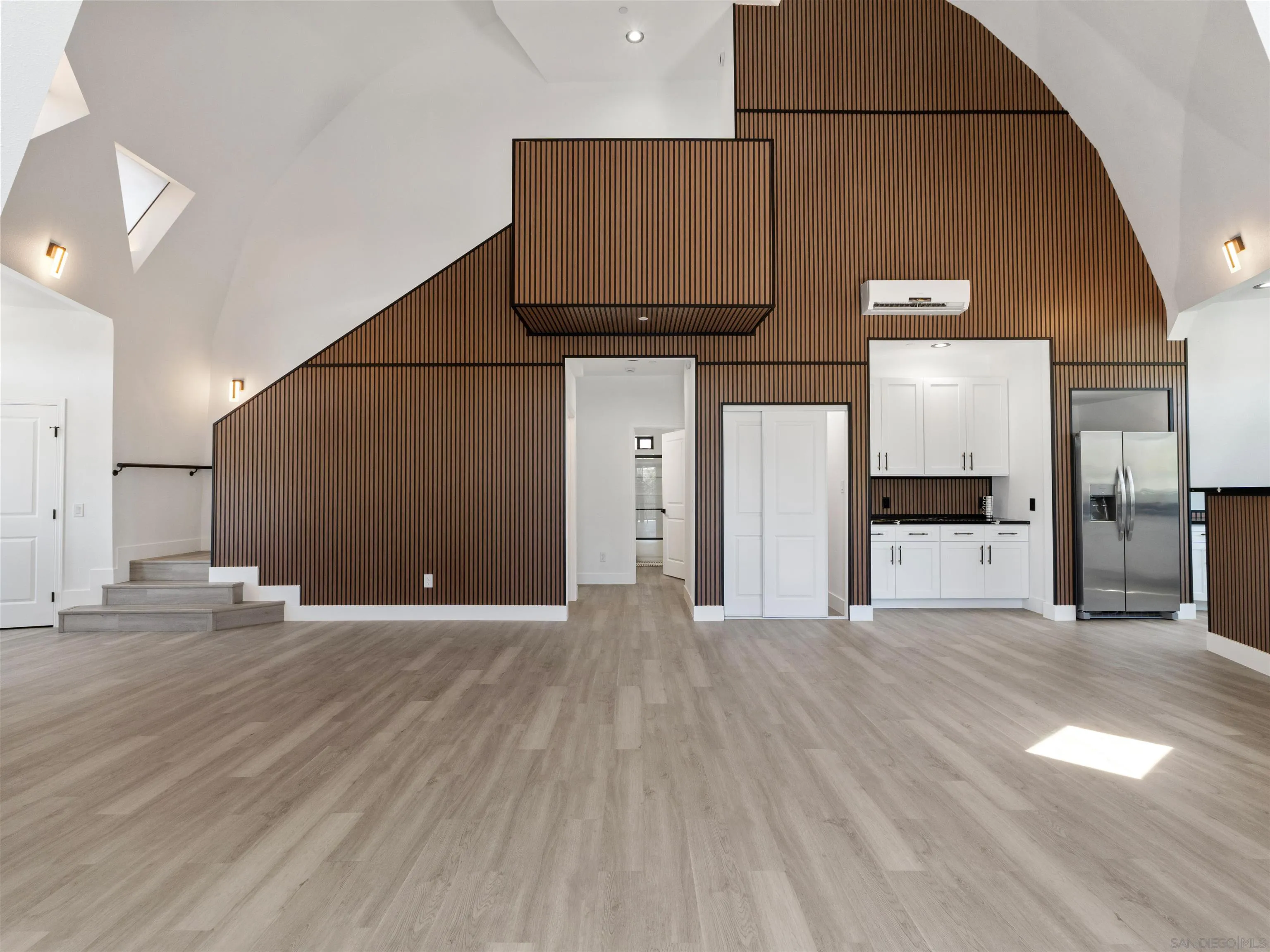 https://cdn.realtyfeed.com/cdn/127/260013664/8d0d415383b52cc663ca18ba703525bb.webp