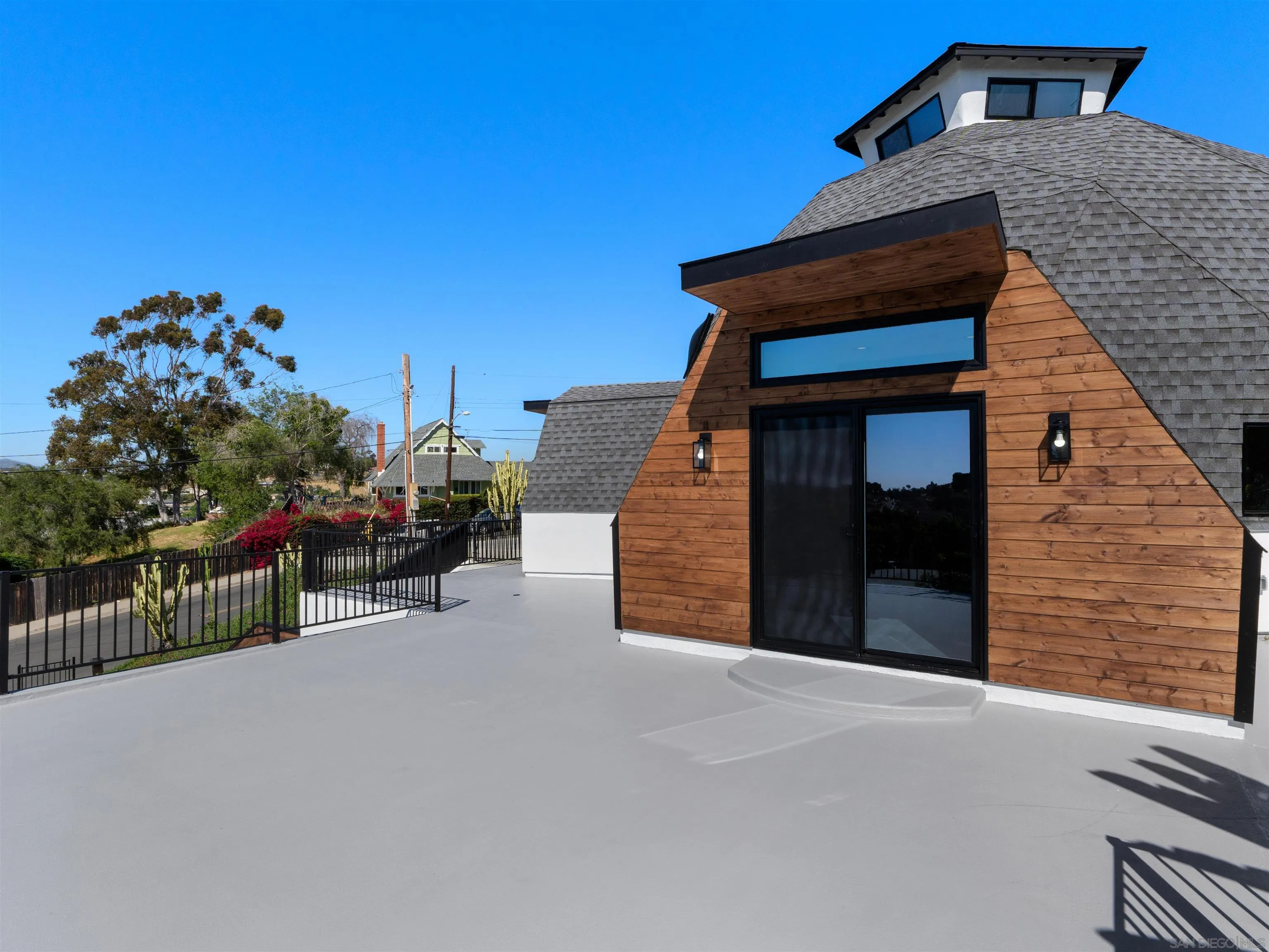 https://cdn.realtyfeed.com/cdn/127/260013664/d630ebe9e67248ba48a36521f036b30c.webp