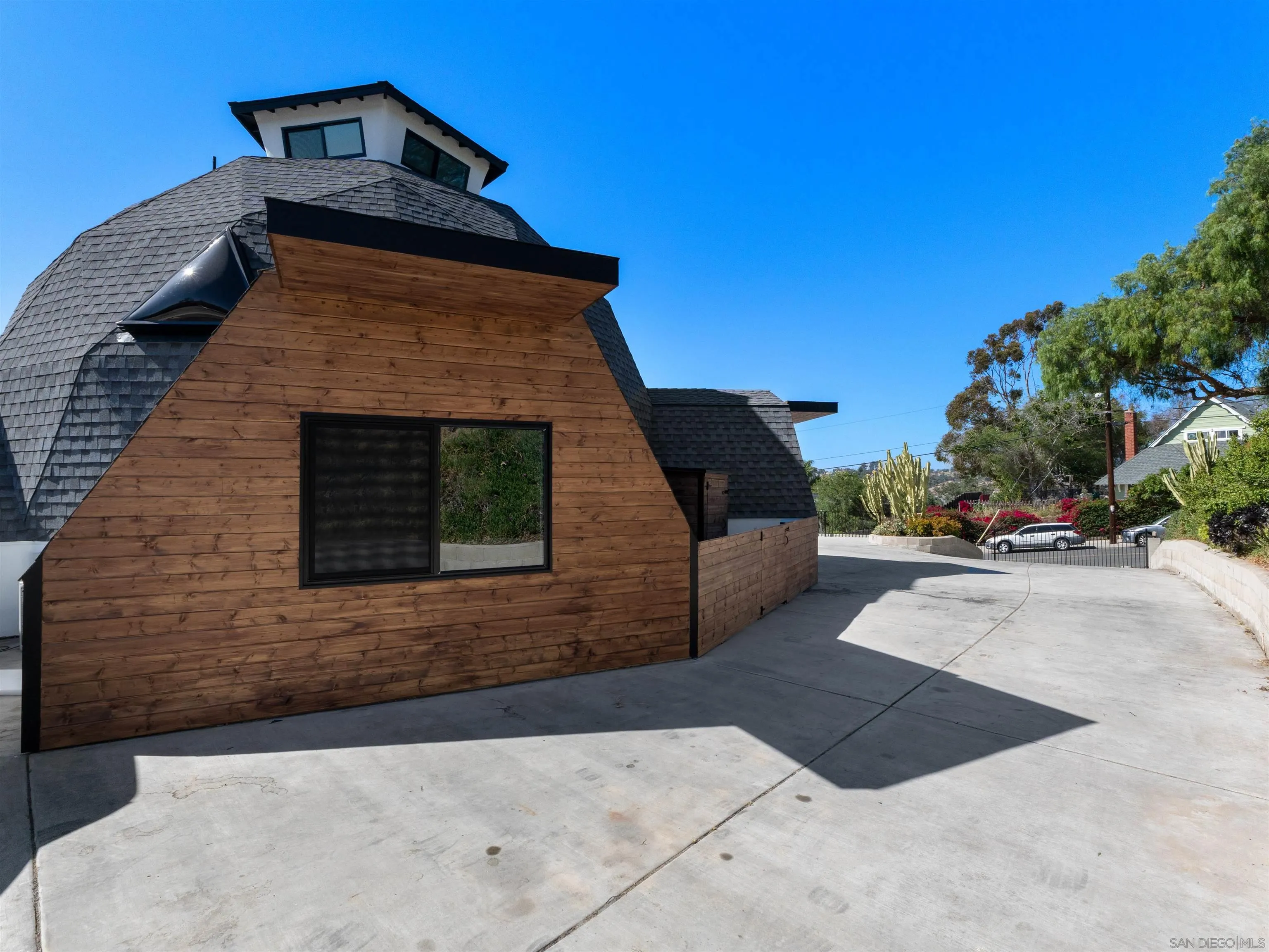 https://cdn.realtyfeed.com/cdn/127/260013664/d6815105c4b74378300c8313ea3bb8f5.webp