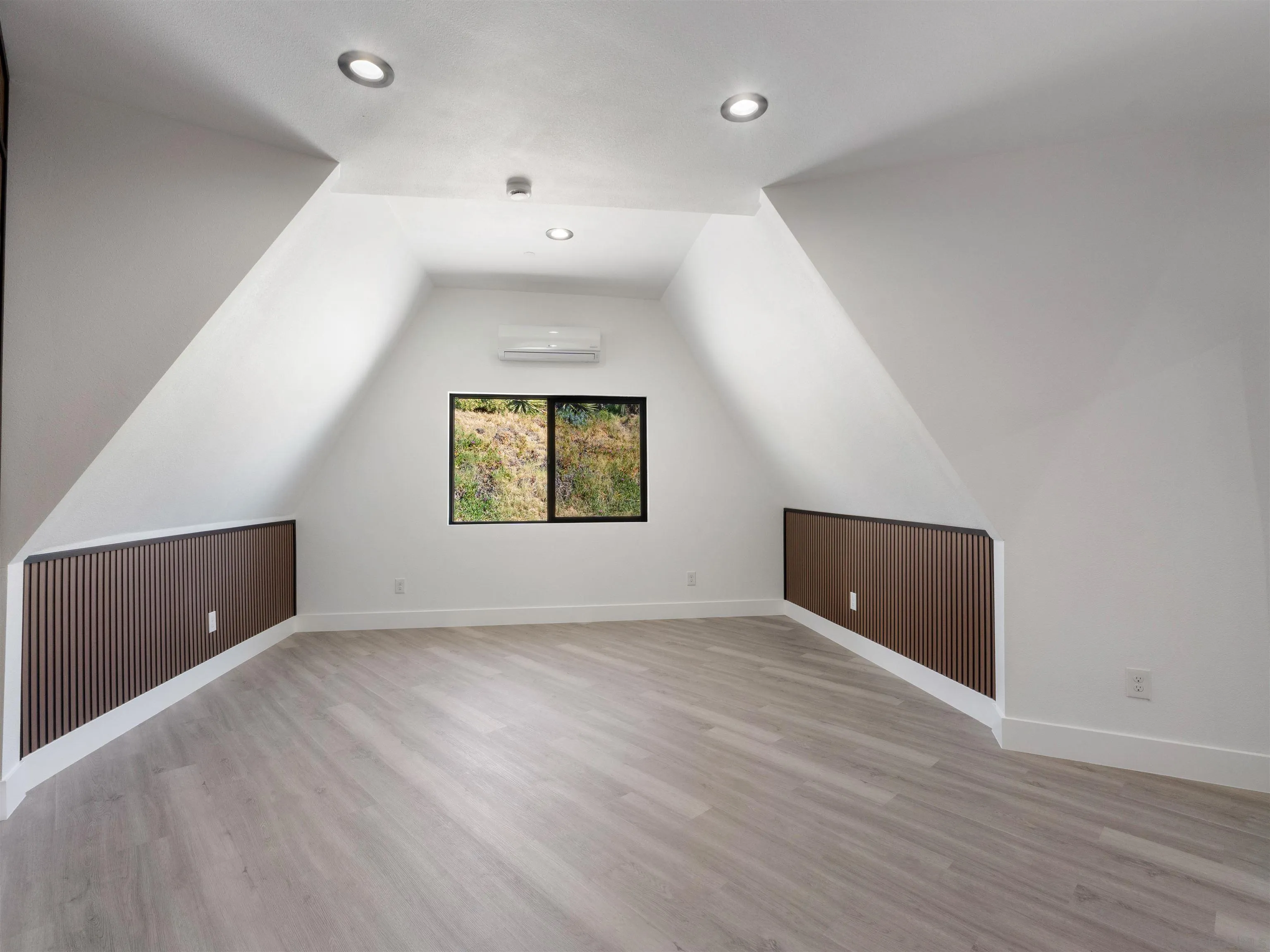 https://cdn.realtyfeed.com/cdn/127/260013664/fdadaeeb2cfd7e721bdb63fb1dc746e9.webp