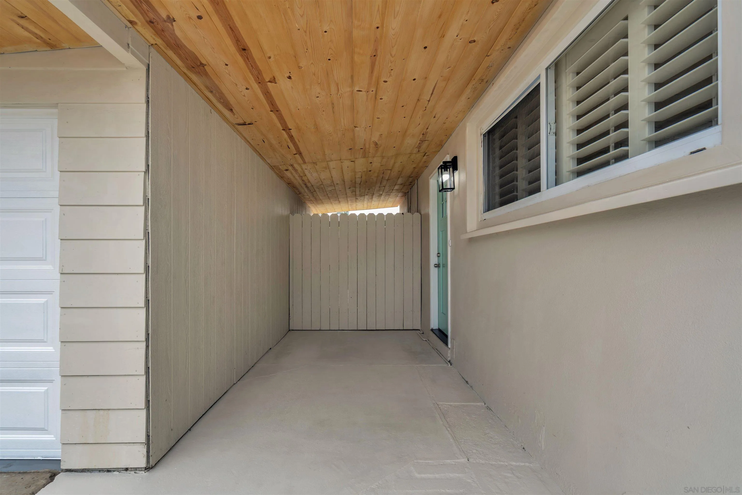 https://cdn.realtyfeed.com/cdn/127/260013666/9d455f2e883fb12536889137c2929bef.webp