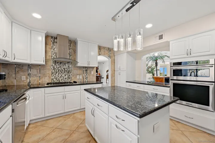 3025 CHICAGO, SAN DIEGO, CA 92117  Photo 8