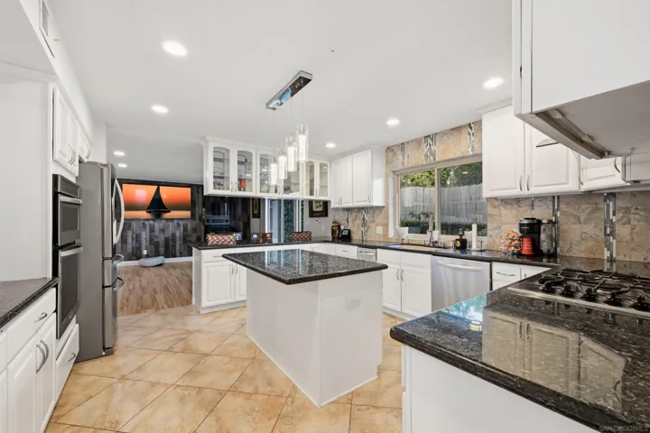 3025 CHICAGO, SAN DIEGO, CA 92117  Photo 2