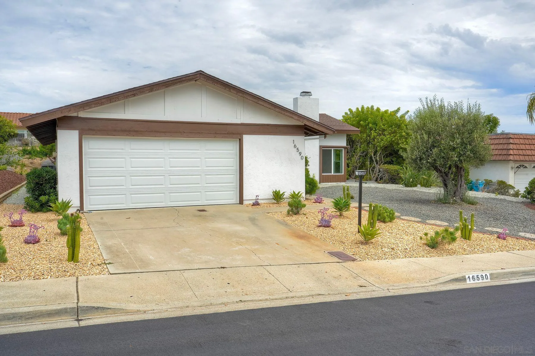 https://cdn.realtyfeed.com/cdn/127/260013669/014a9bc1bef6cb0108b534e66ab642af.webp