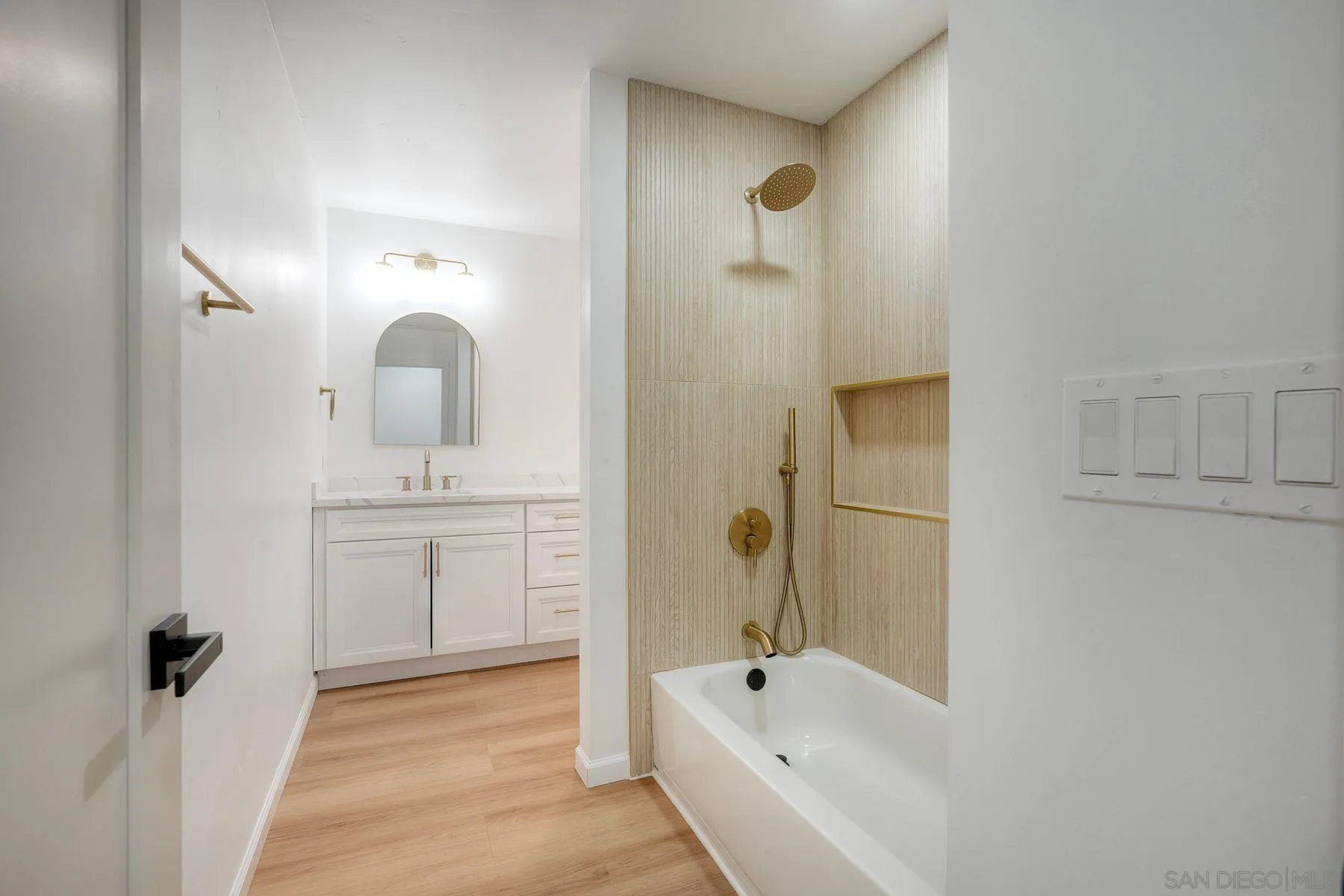 https://cdn.realtyfeed.com/cdn/127/260013669/23bab6885785b7887c570bd4b822a532.webp