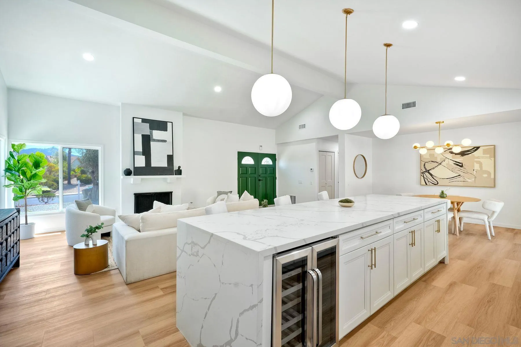 https://cdn.realtyfeed.com/cdn/127/260013669/43cf18d6a8e46295f1543191ec329b0b.webp