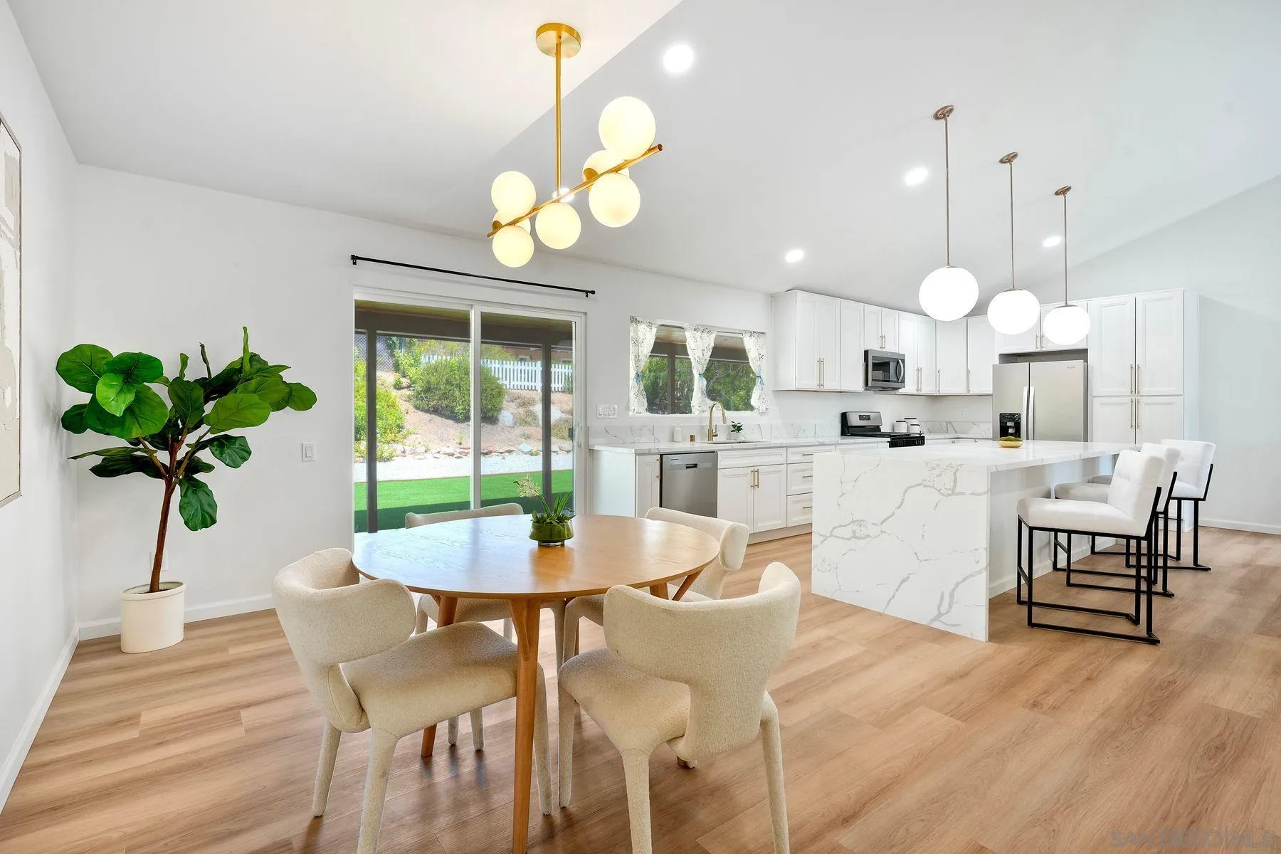 https://cdn.realtyfeed.com/cdn/127/260013669/54c0fc9bff0e3856bbce46217cd5d708.webp