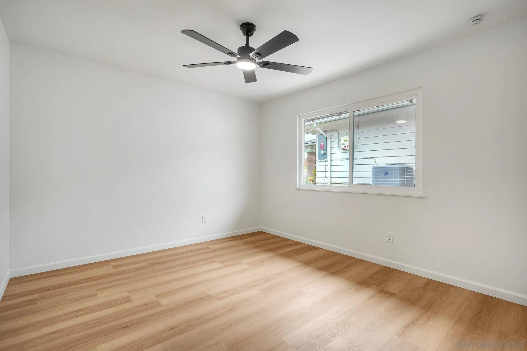 https://cdn.realtyfeed.com/cdn/127/260013669/a24b5bf3de01ae18d4921205baf96987.webp