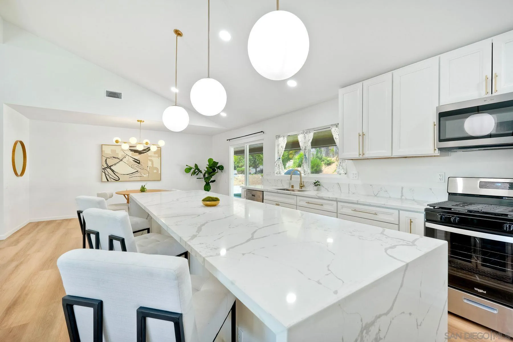 https://cdn.realtyfeed.com/cdn/127/260013669/a95da7925c33e65ca4862b12b02cf4ea.webp