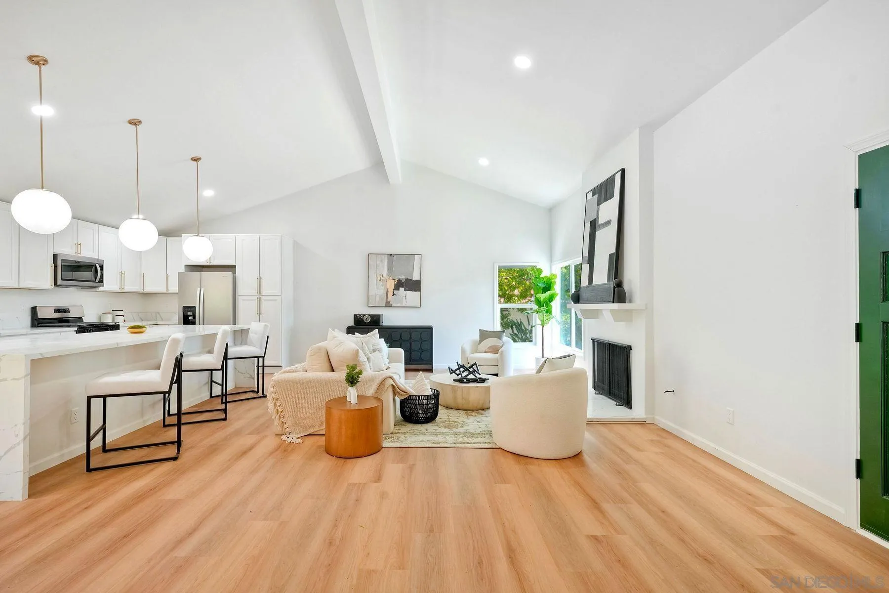 https://cdn.realtyfeed.com/cdn/127/260013669/b43af0a4d664f5ffad9a12c95509a7d6.webp