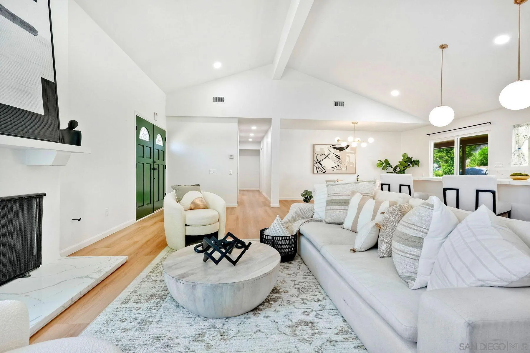 https://cdn.realtyfeed.com/cdn/127/260013669/e5aa9594dbc358d32f822cf9c1b61198.webp
