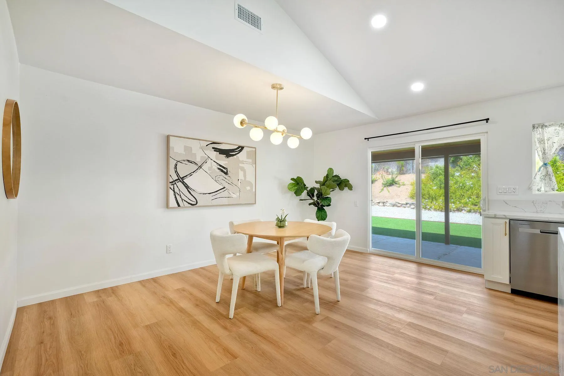 https://cdn.realtyfeed.com/cdn/127/260013669/f8f511f68131b6fa1c4f22a8bc054536.webp