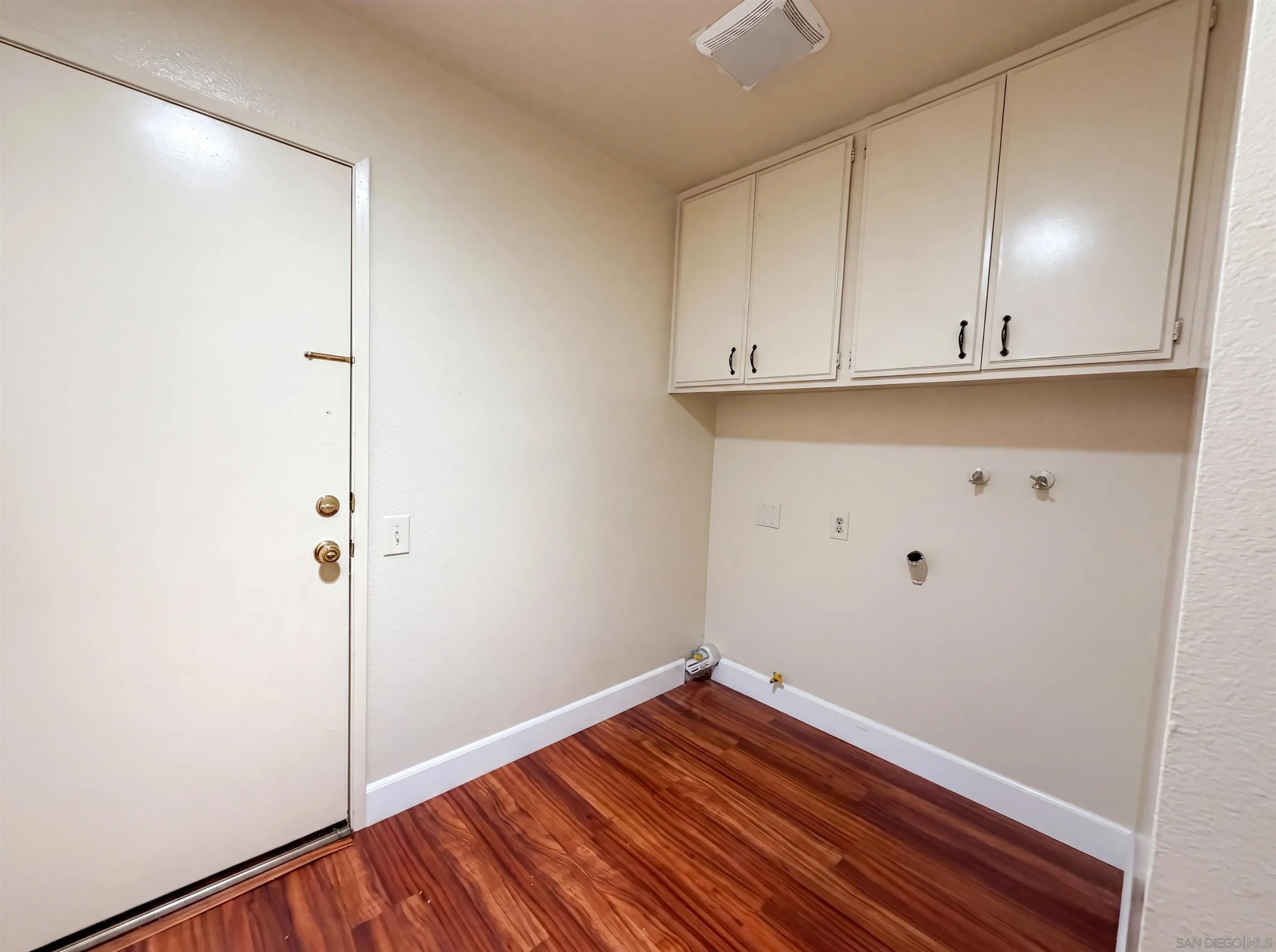 https://cdn.realtyfeed.com/cdn/127/260013672/4eec66afa450378dd7ed9d6153179157.webp