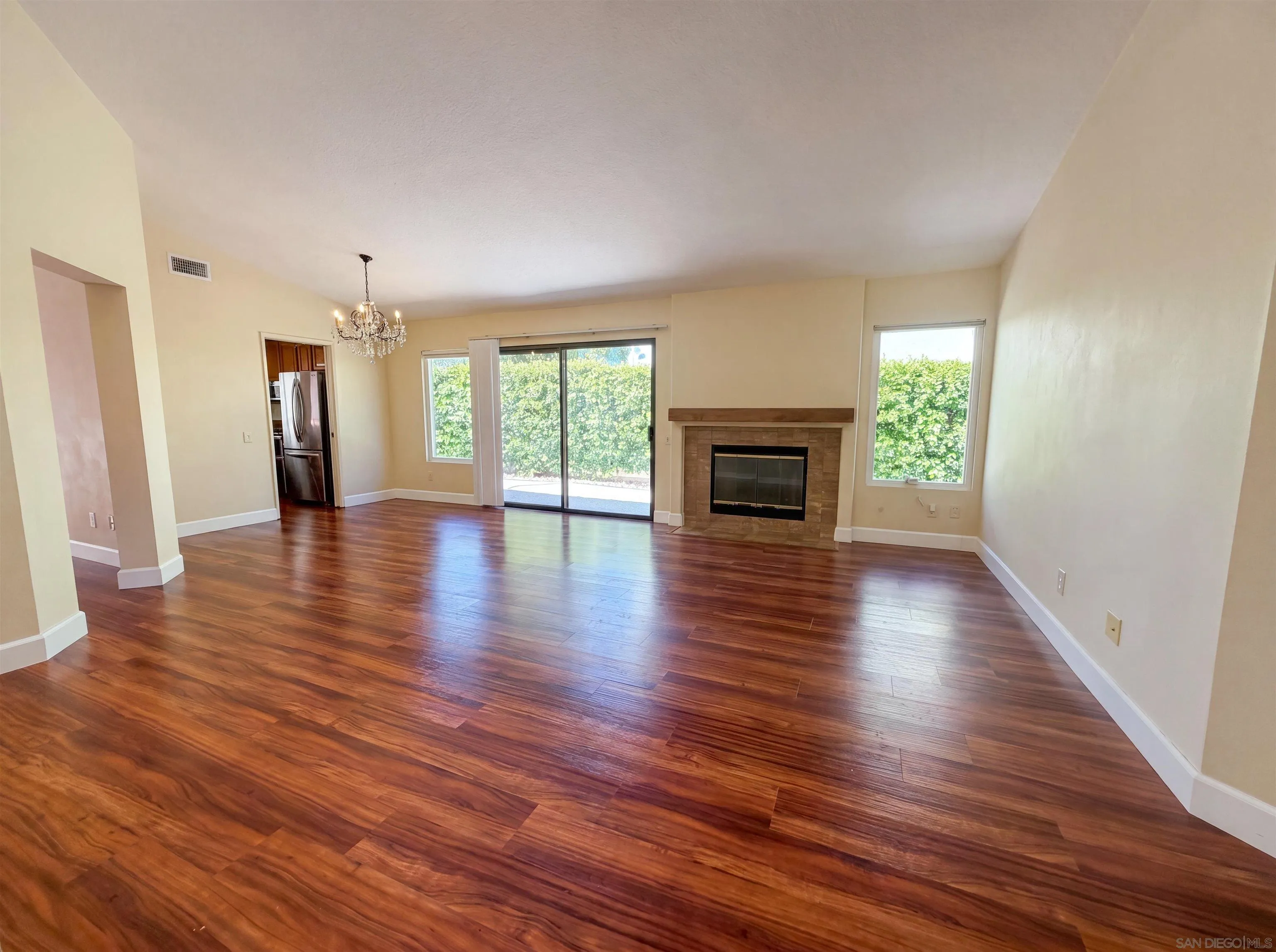 https://cdn.realtyfeed.com/cdn/127/260013672/89849ee7af5104a5e94c627357d41d38.webp