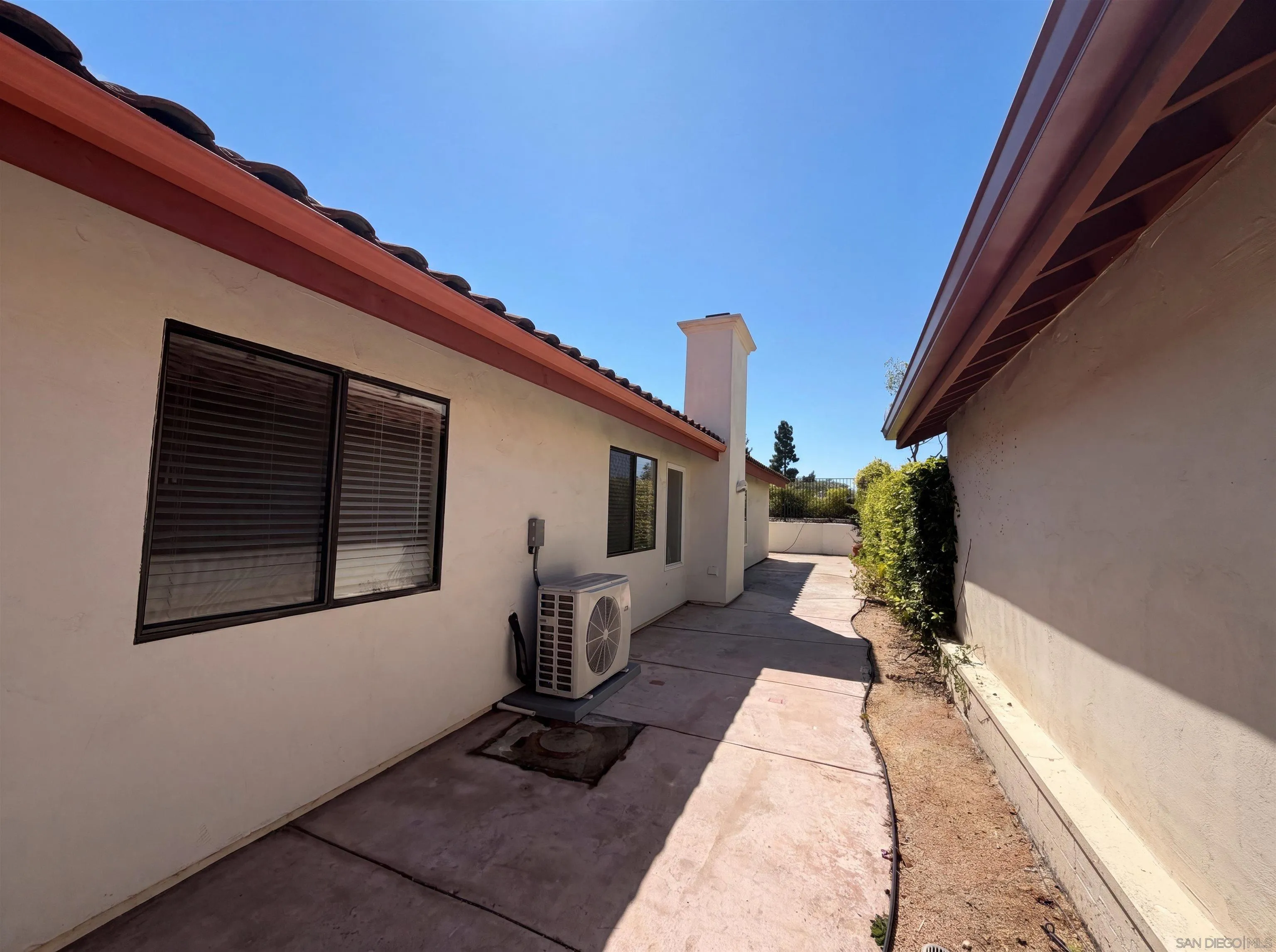 https://cdn.realtyfeed.com/cdn/127/260013672/bad66ed5c861cb4a1fe8cb628c85795d.webp