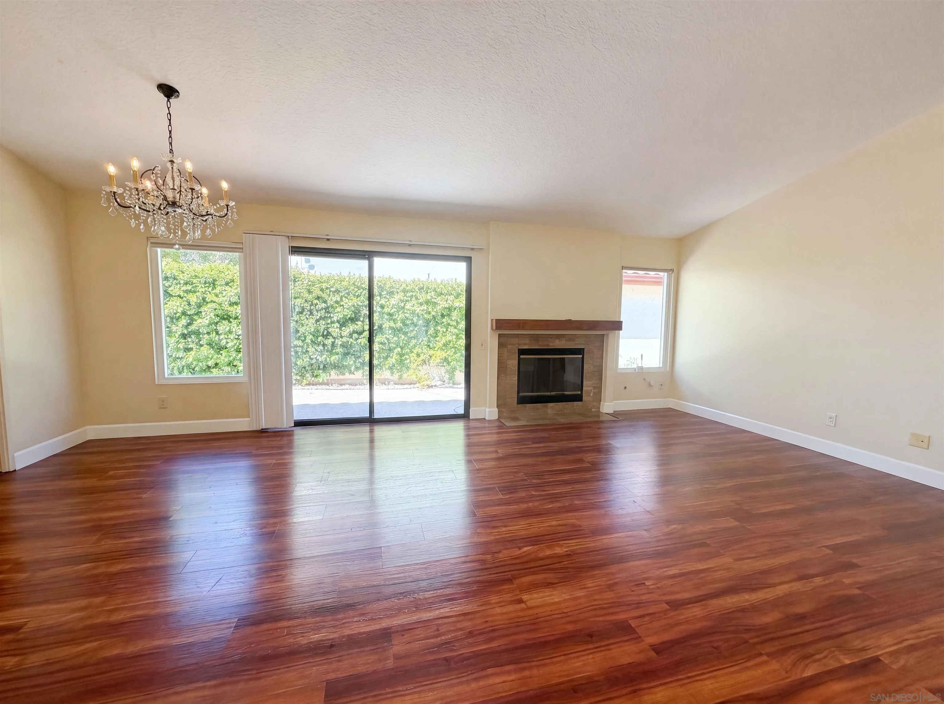 https://cdn.realtyfeed.com/cdn/127/260013672/cd251a61e330499eb603a368c9c38a2d.webp