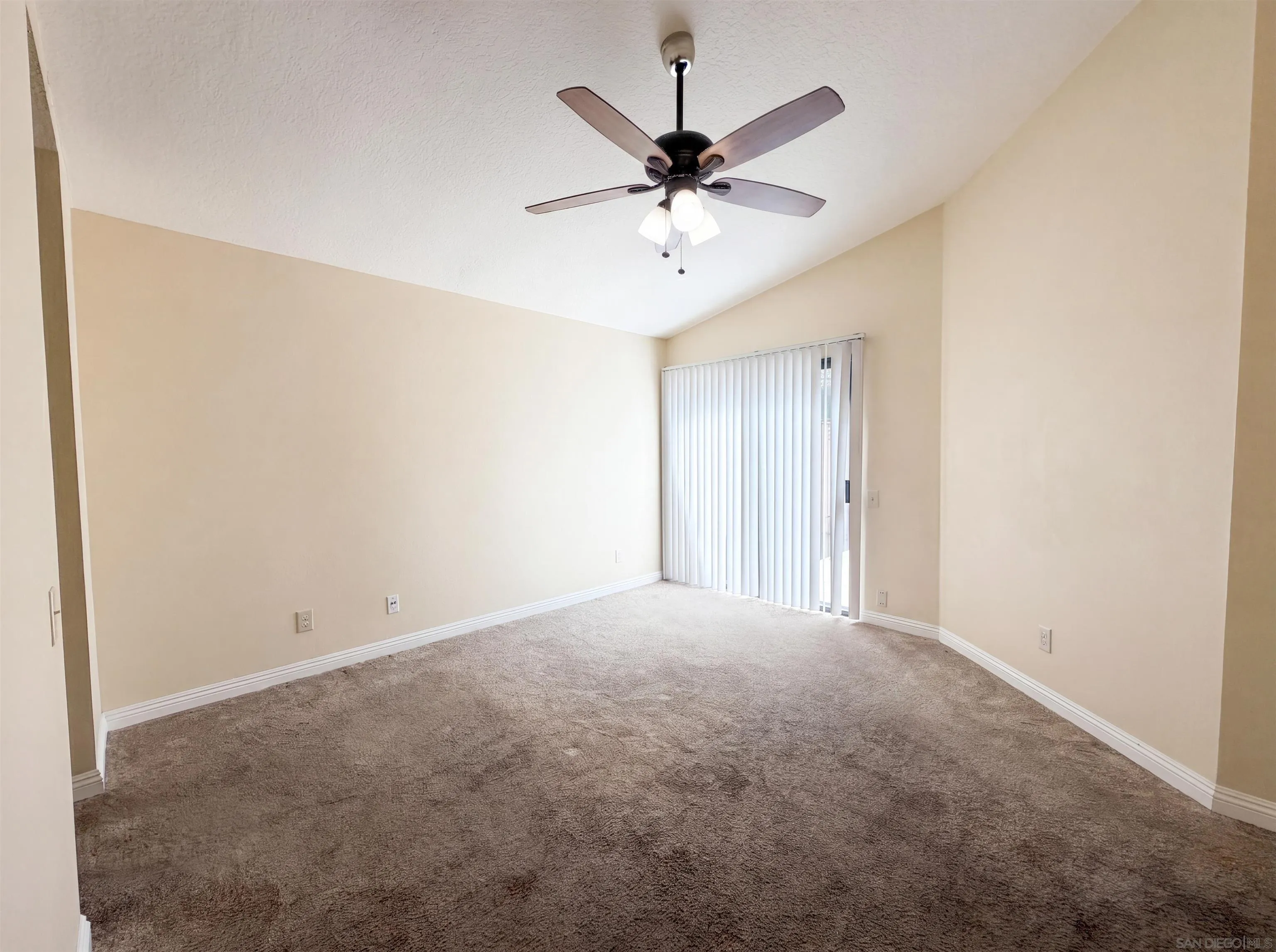 https://cdn.realtyfeed.com/cdn/127/260013672/e45061f610a0bf302ddac9d8dc5778d1.webp