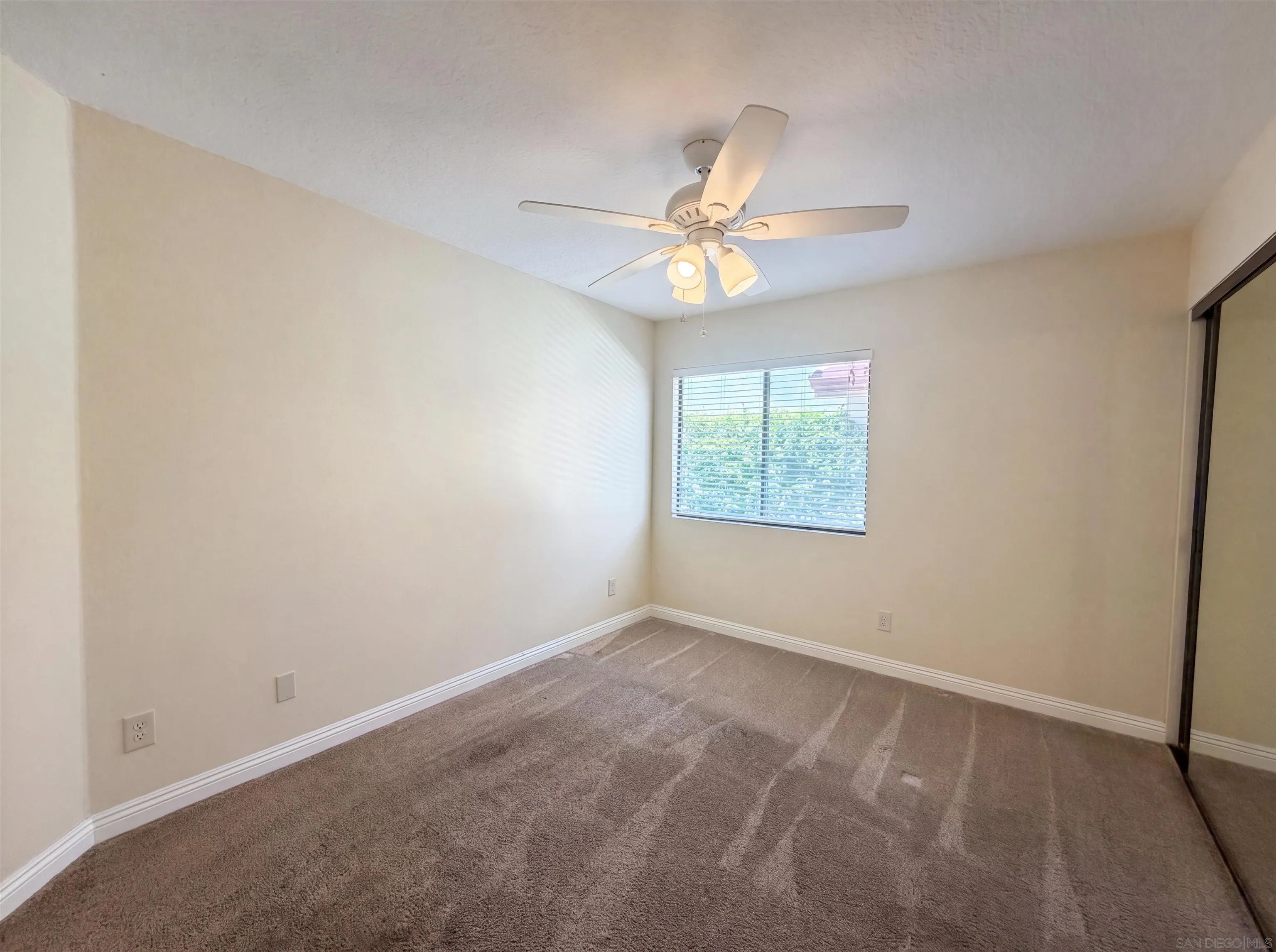 https://cdn.realtyfeed.com/cdn/127/260013672/f0bf0a1e6209ecbf9e668480fb81c5b0.webp