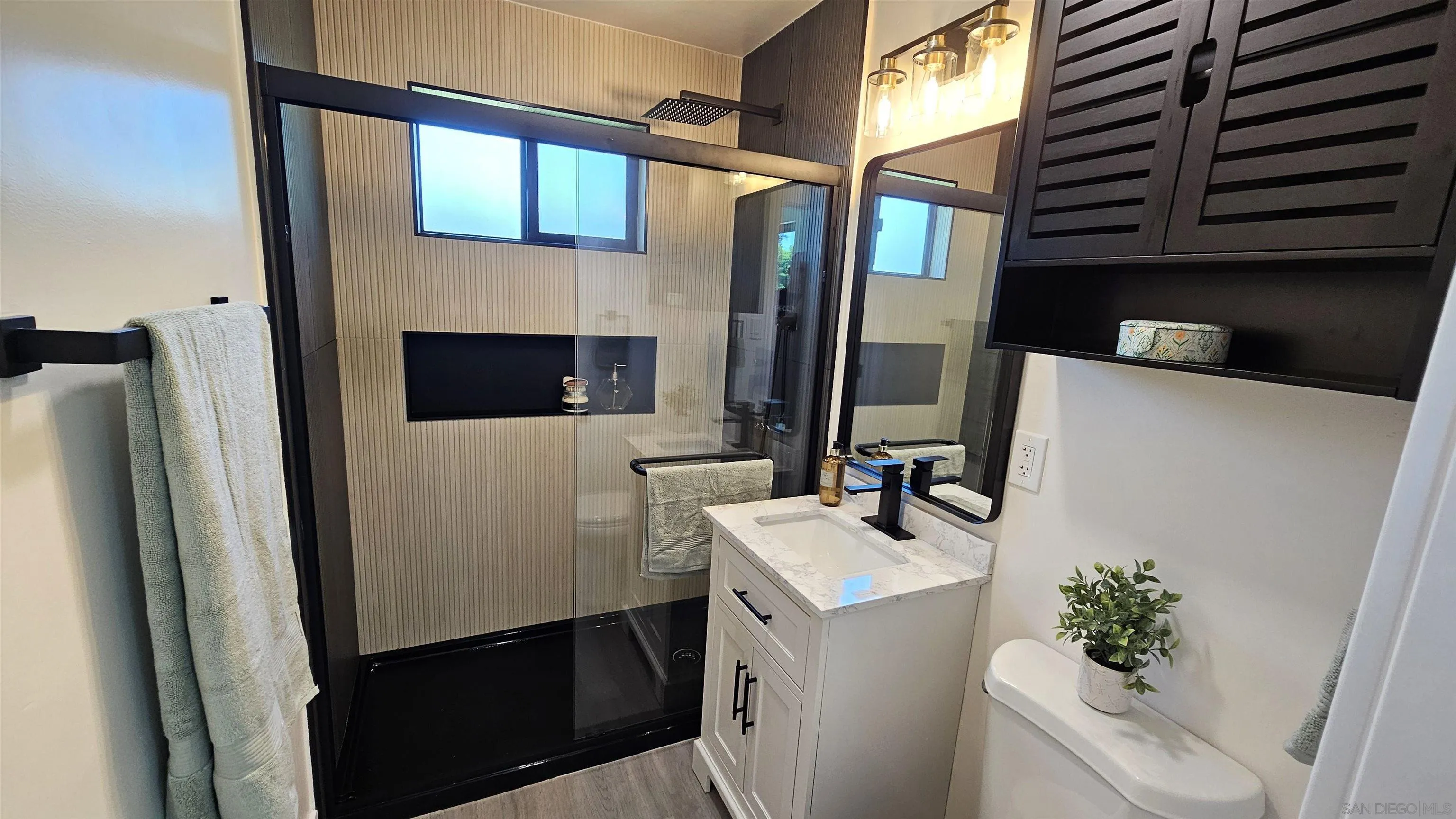 https://cdn.realtyfeed.com/cdn/127/260013673/cea909600cecc7cb6649e3ac43c4aeee.webp