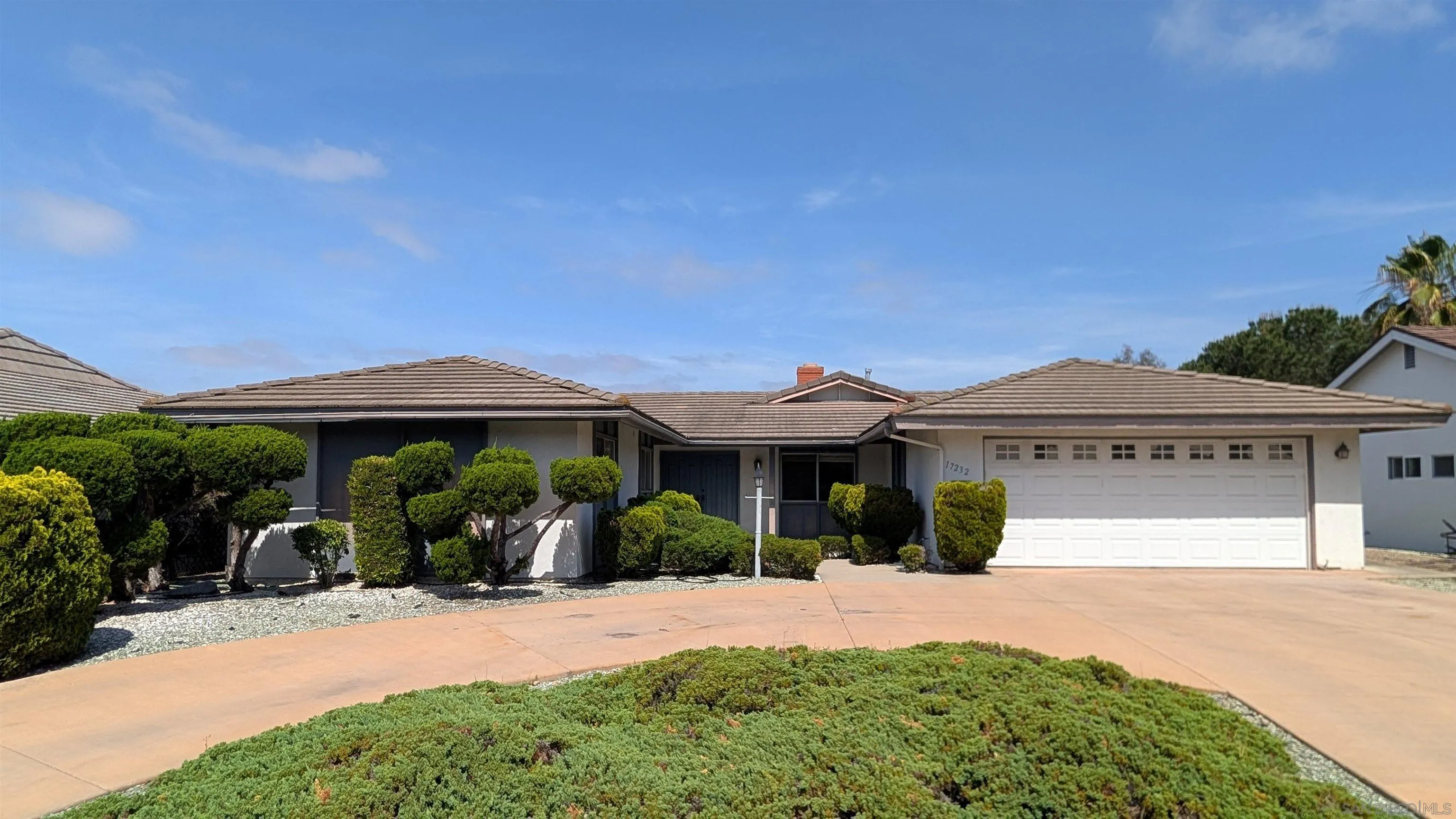 https://cdn.realtyfeed.com/cdn/127/260013676/3cb8c36e0b87fba445fee38af57b04bd.webp