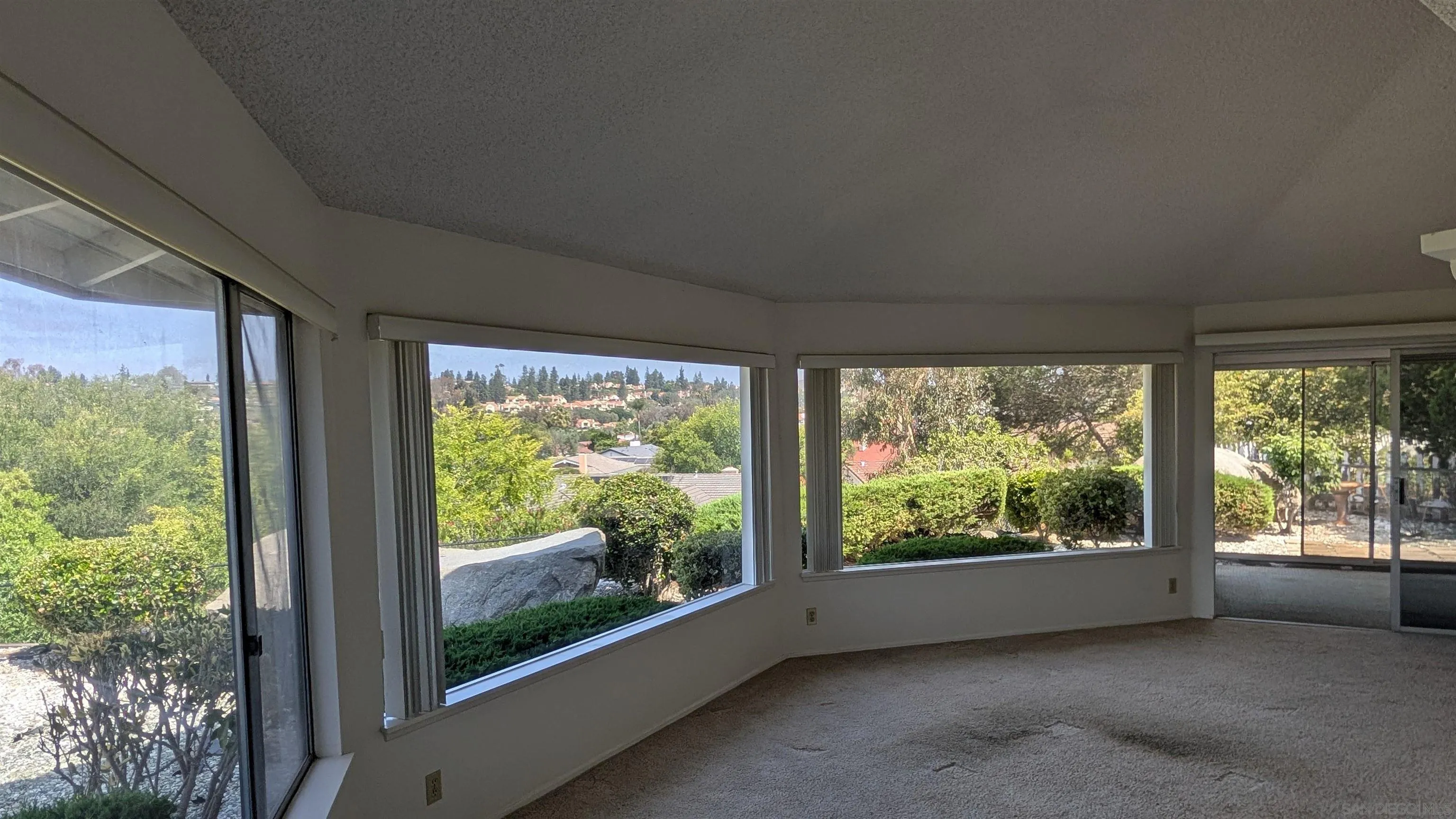https://cdn.realtyfeed.com/cdn/127/260013676/e543db2f11aa03e39df34bf272765ebd.webp