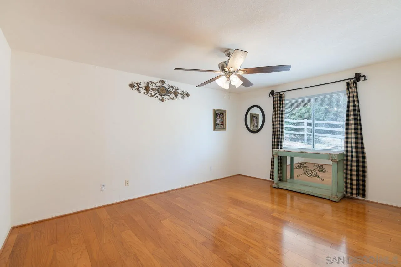 https://cdn.realtyfeed.com/cdn/127/260013677/0853718ec2d7f025015957c7ee153a21.webp