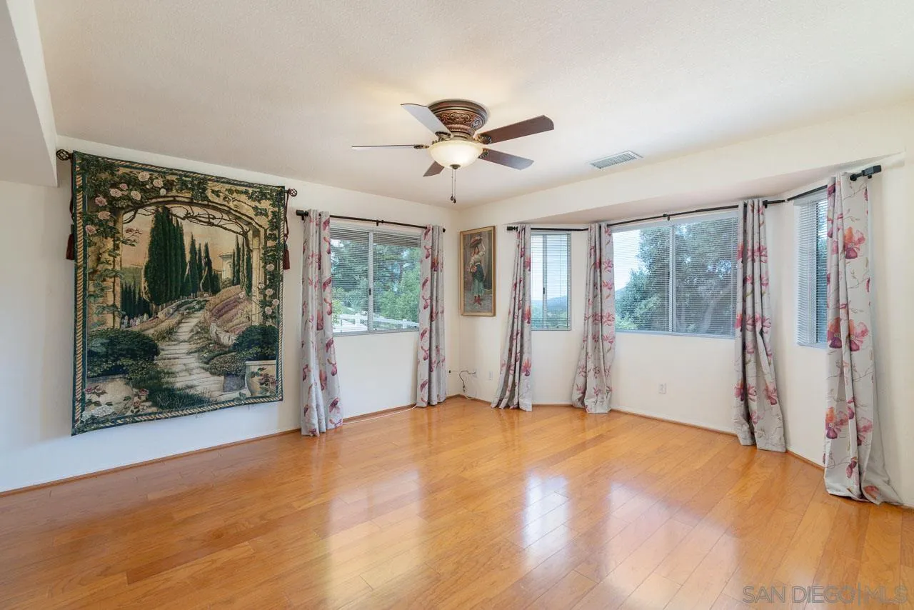 https://cdn.realtyfeed.com/cdn/127/260013677/1d33e9f34c6012fd76abcdc28451ca47.webp