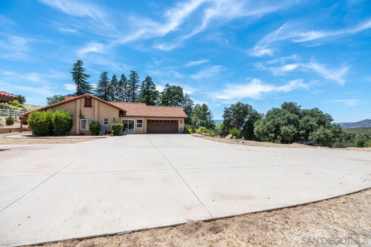 https://cdn.realtyfeed.com/cdn/127/260013677/1f898bd2ef6e449fa681113940c53cac.webp