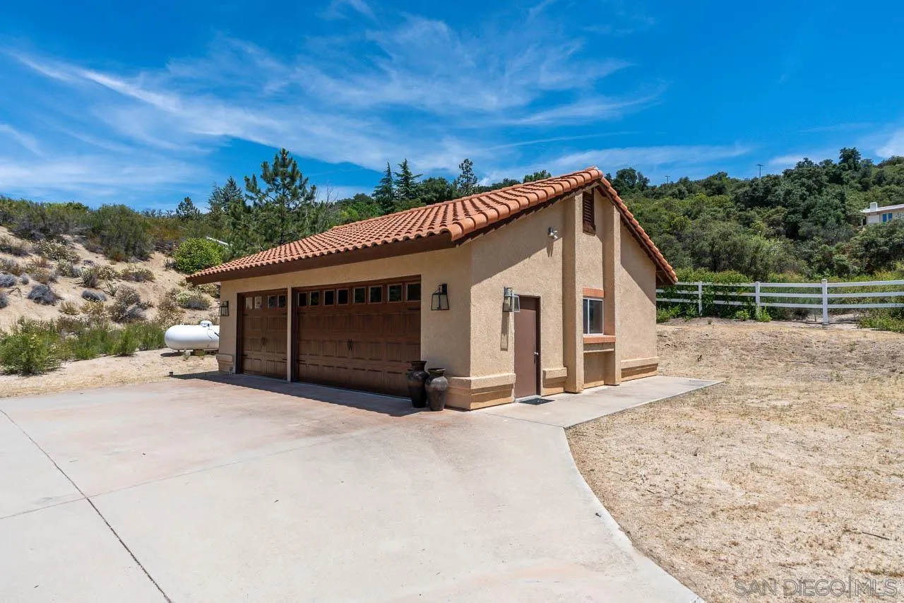 https://cdn.realtyfeed.com/cdn/127/260013677/51b9a3d477042e82b28d6e00c8413bba.webp