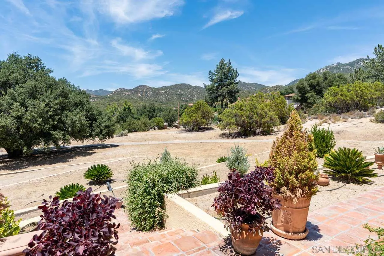 https://cdn.realtyfeed.com/cdn/127/260013677/87b20937fe25b34210ec29aa55872e37.webp