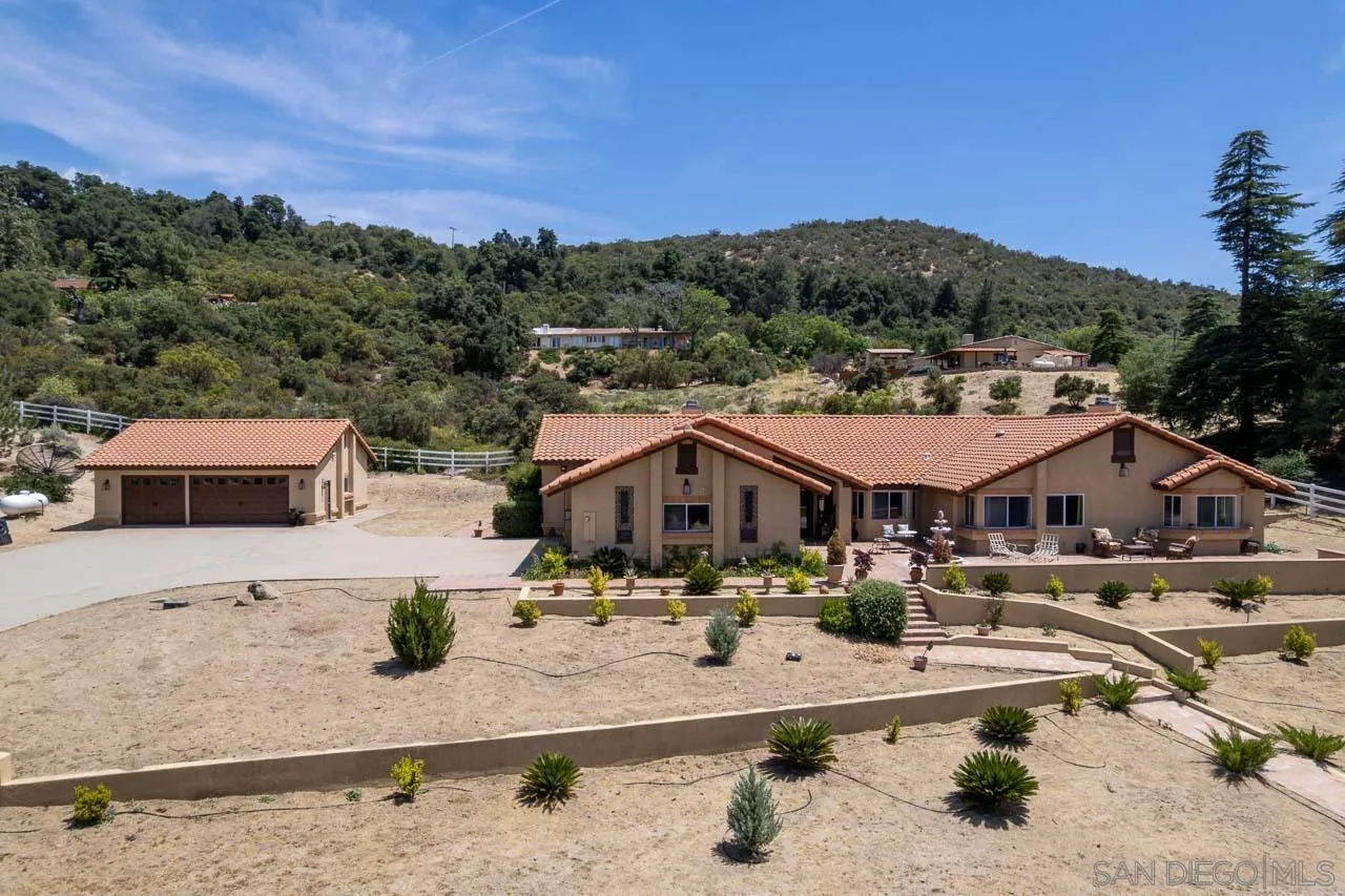 https://cdn.realtyfeed.com/cdn/127/260013677/b5d83354a1774d25a01195cf9d1e546a.webp