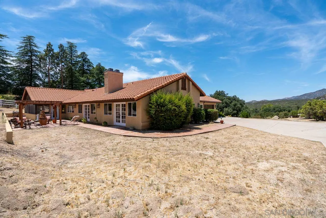 https://cdn.realtyfeed.com/cdn/127/260013677/c57397e4c1550fe546e0893b04c810d0.webp