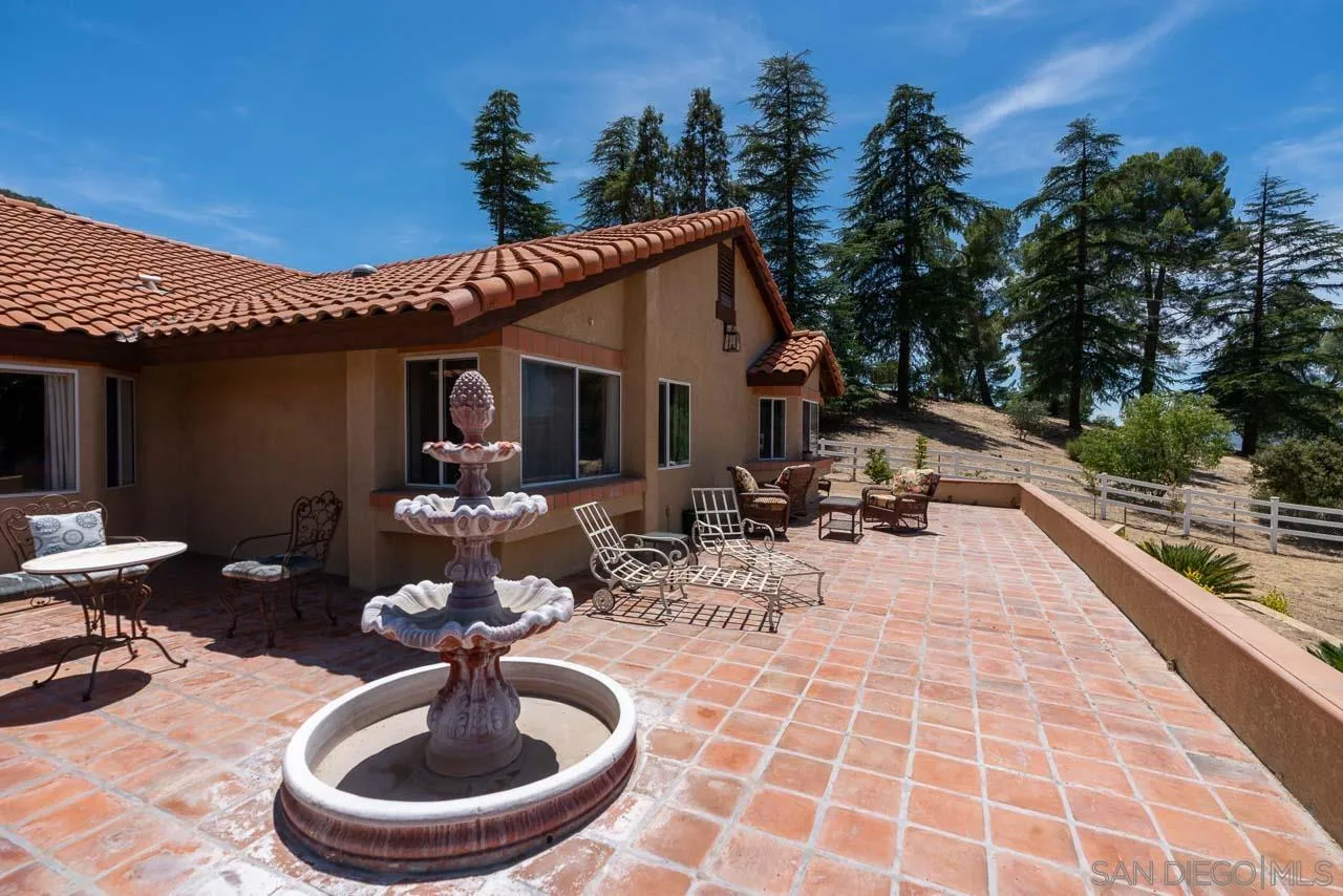 https://cdn.realtyfeed.com/cdn/127/260013677/f30c92dc7a5d59da19325a622a64bd59.webp