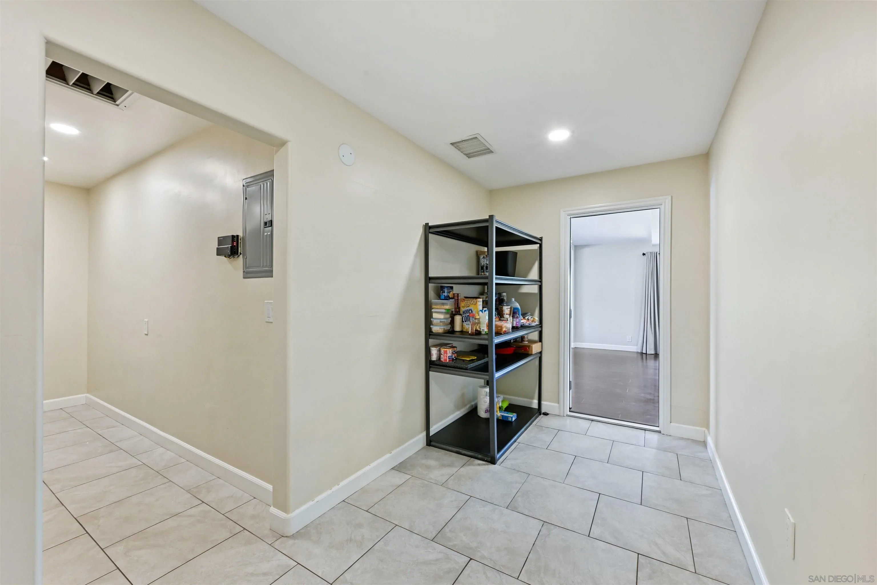 https://cdn.realtyfeed.com/cdn/127/260013679/3122e408375c940654f3eab920336add.webp