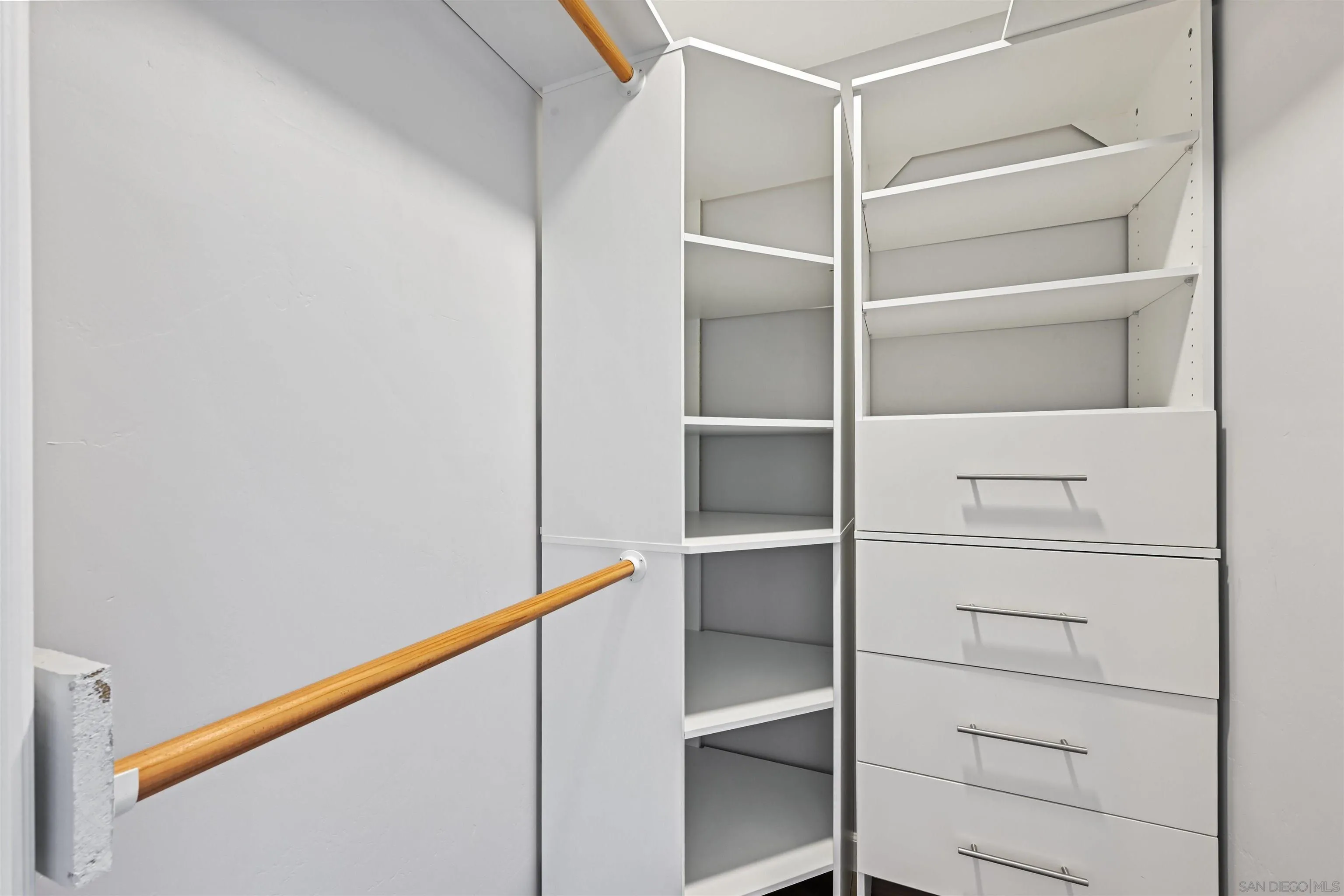 https://cdn.realtyfeed.com/cdn/127/260013679/735c240ff80decd7a3a3b4046332ad4a.webp