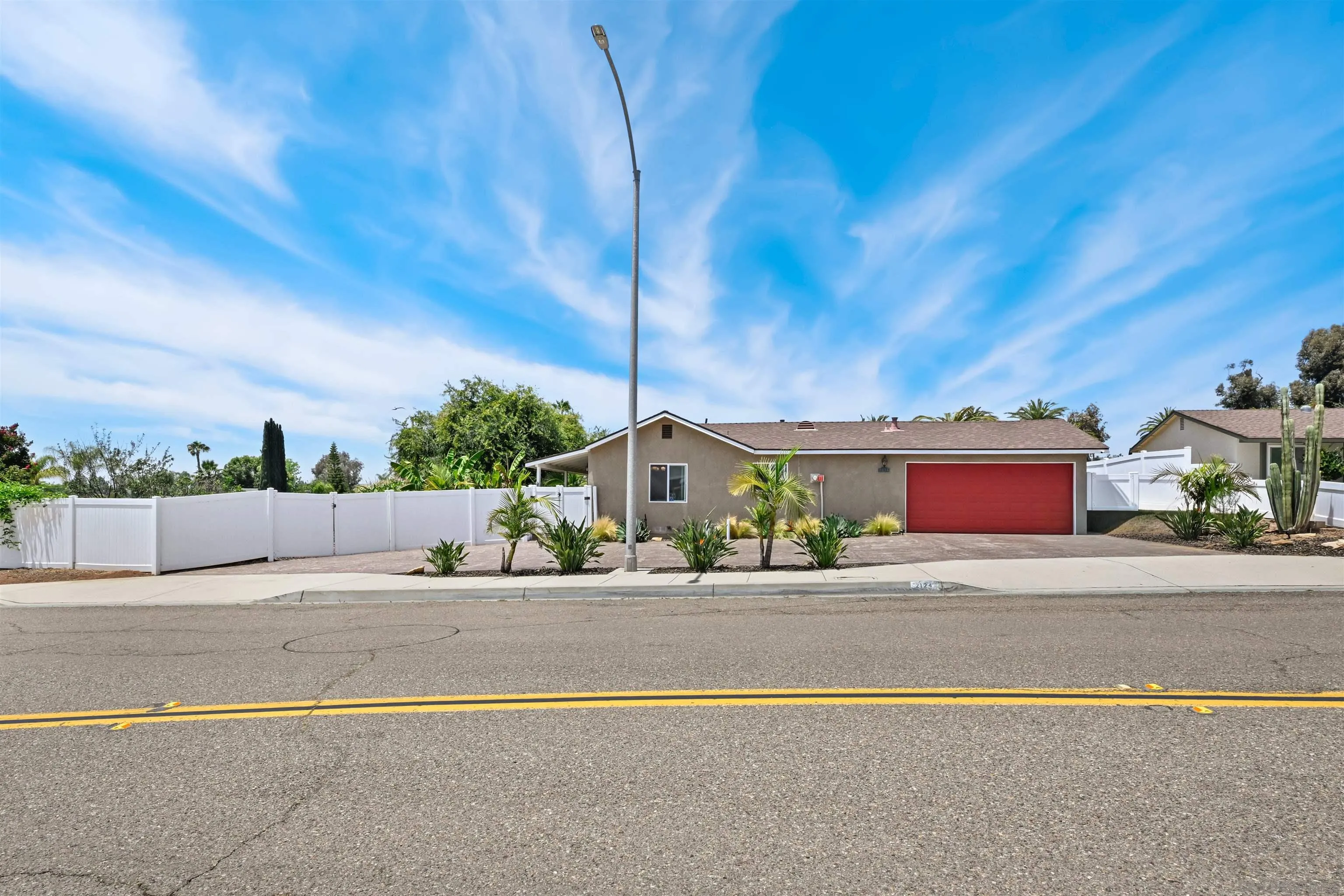 https://cdn.realtyfeed.com/cdn/127/260013679/cf58e8653cfef27937fa98f59cfa60bb.webp