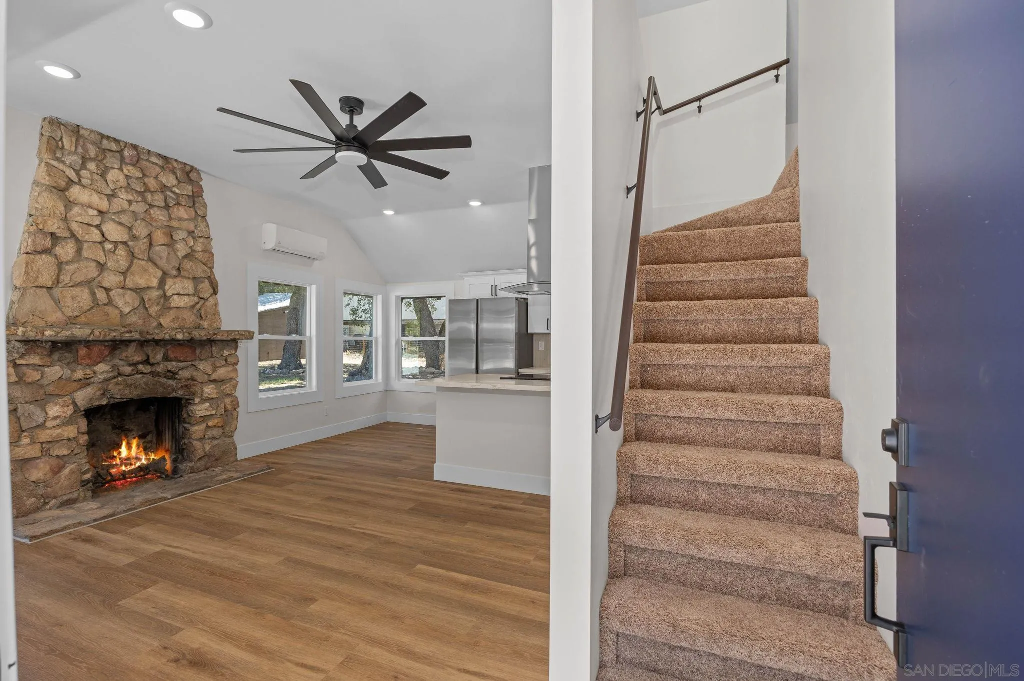 https://cdn.realtyfeed.com/cdn/127/260013680/8b9a54ad7abedc15ff239a8ecb09a16f.webp