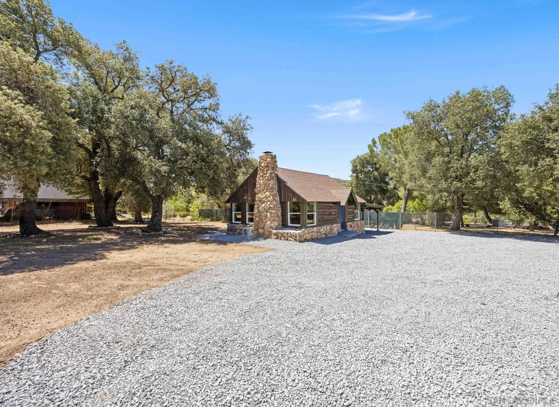 https://cdn.realtyfeed.com/cdn/127/260013680/d403c391c4ec6cd4d4d8a30277eed6ce.webp
