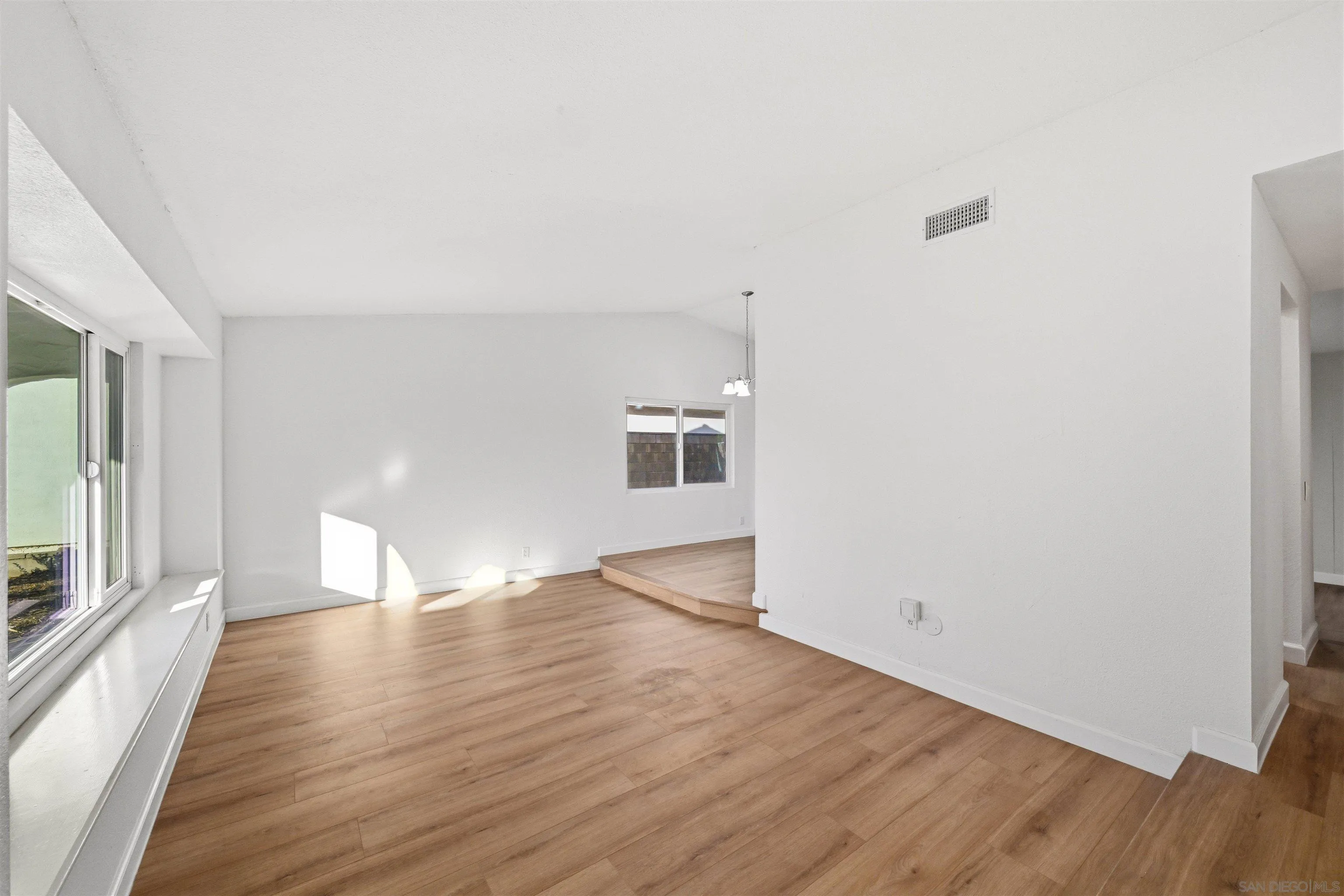 https://cdn.realtyfeed.com/cdn/127/260013681/09959c10ef2fdaafee8b496c0ad9f966.webp