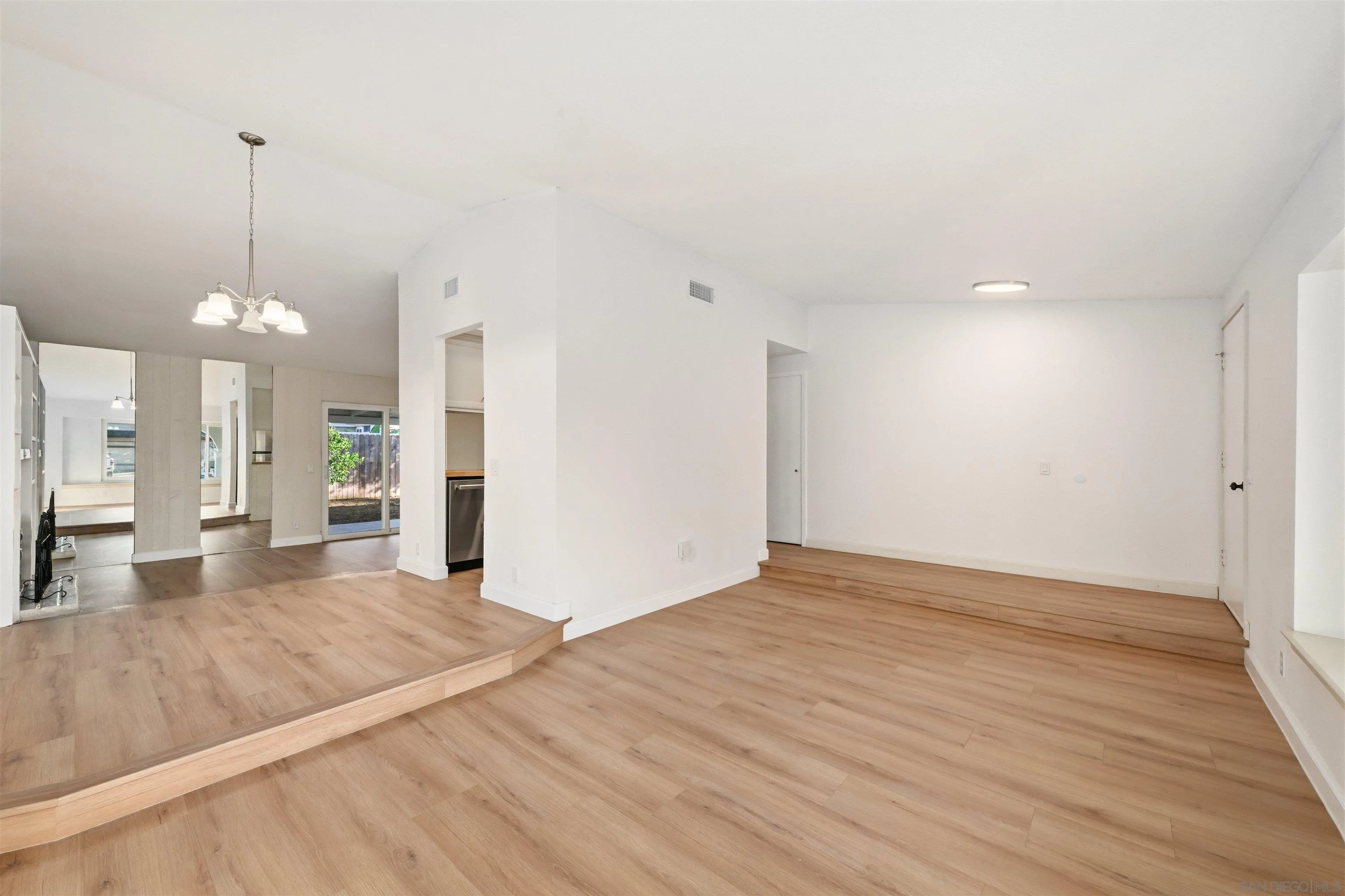 https://cdn.realtyfeed.com/cdn/127/260013681/8278d8e64a0ae7092458e8af0ffe1990.webp