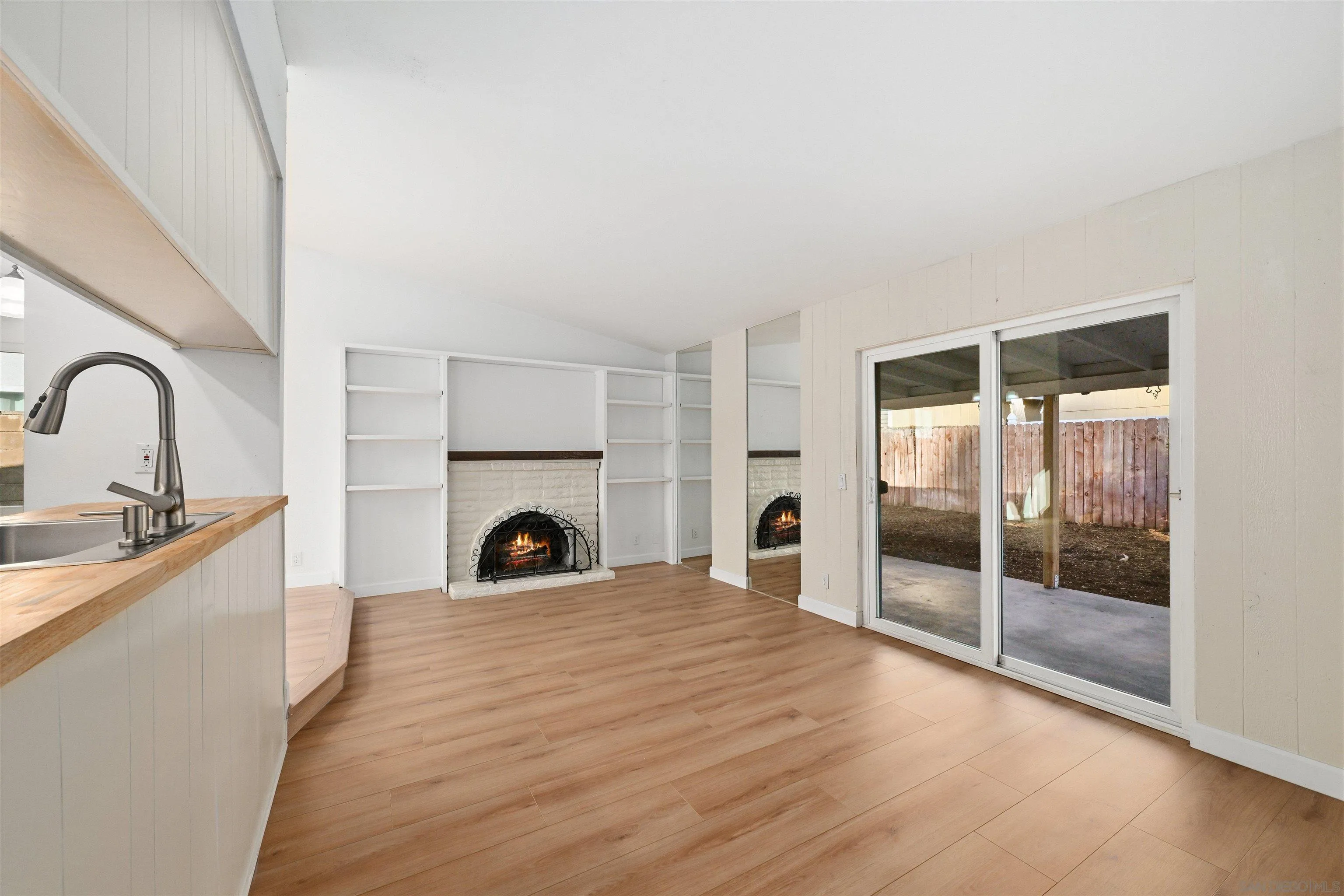 https://cdn.realtyfeed.com/cdn/127/260013681/e9a8caeea6bc7fa190ba68681f7bb04d.webp