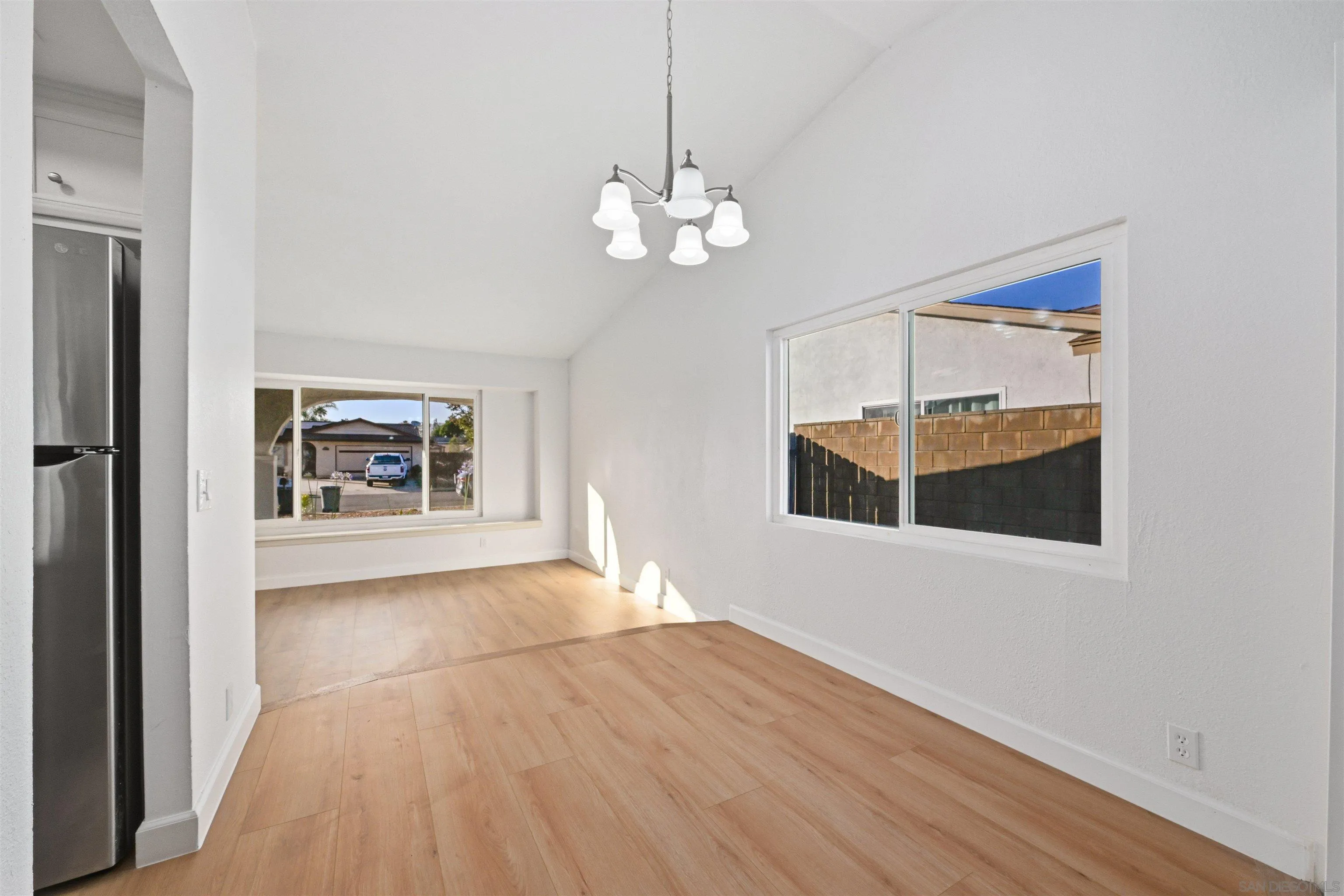 https://cdn.realtyfeed.com/cdn/127/260013681/f9ded481a7fca3d1bd90e2257edd8a84.webp